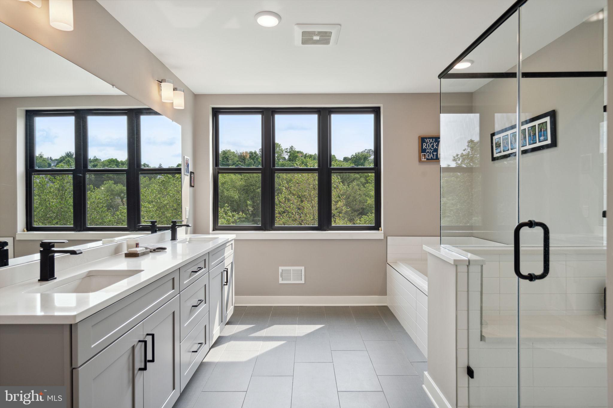 THE LOCKS - Residential