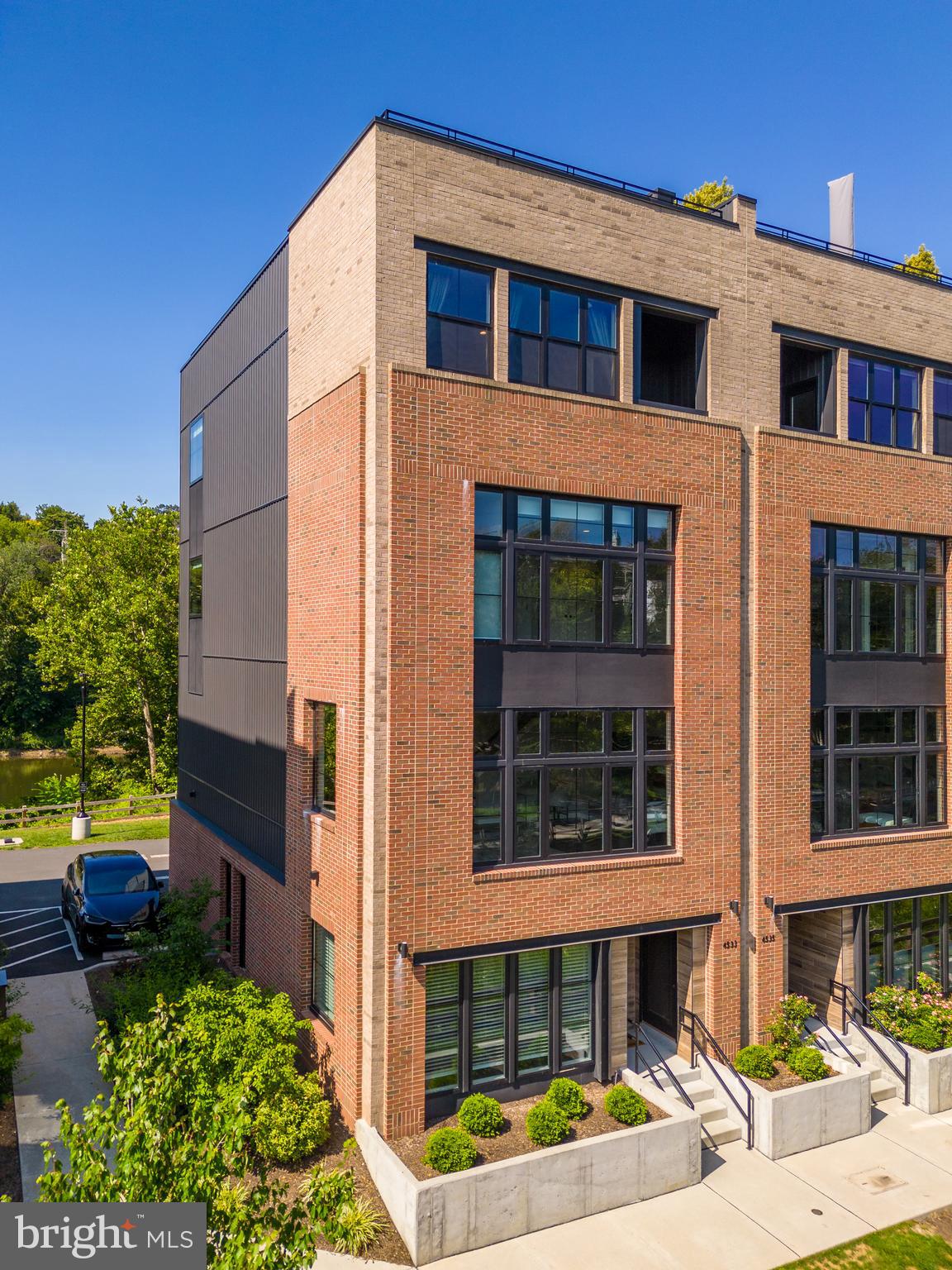 THE LOCKS - Residential