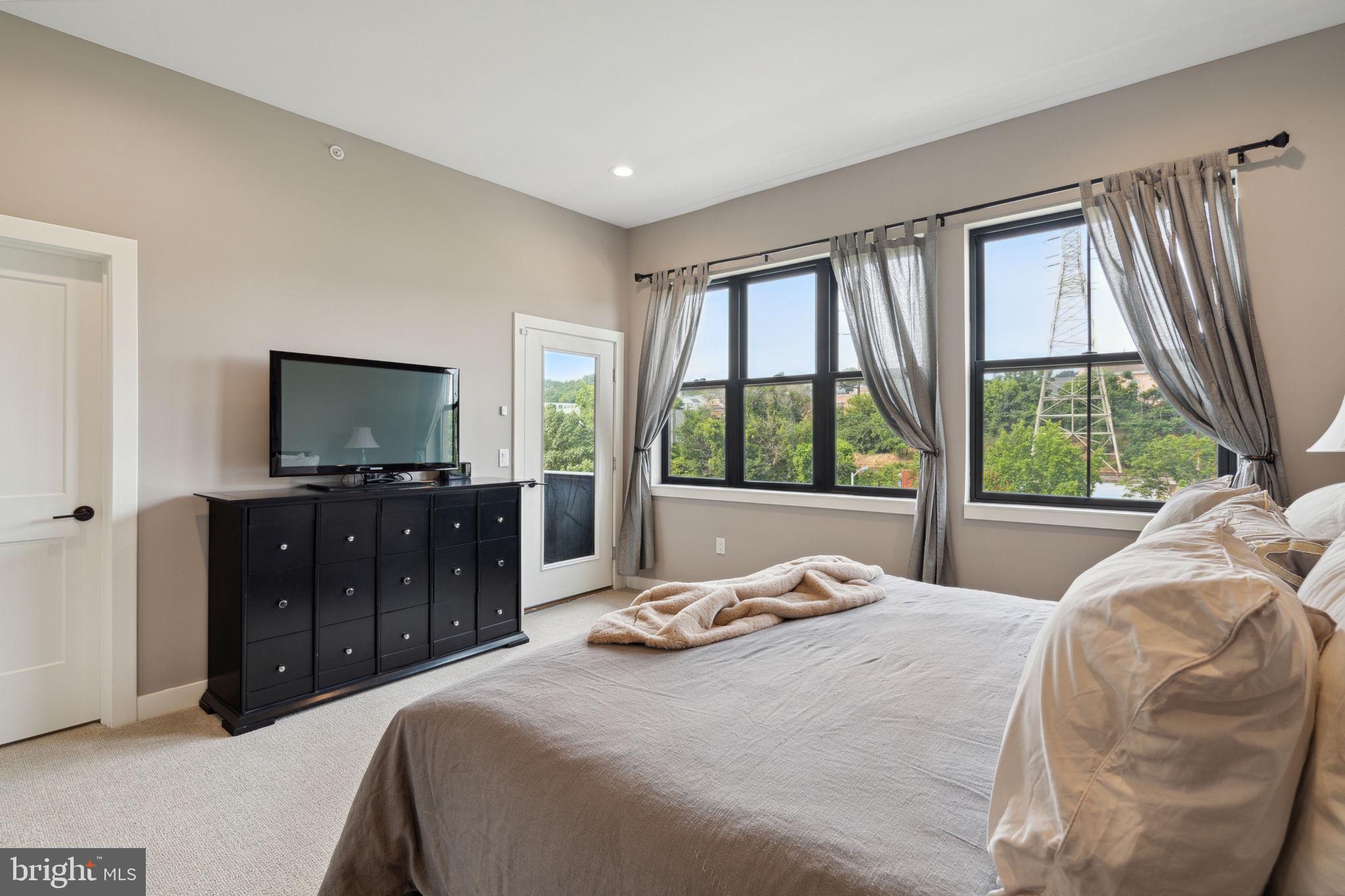 THE LOCKS - Residential