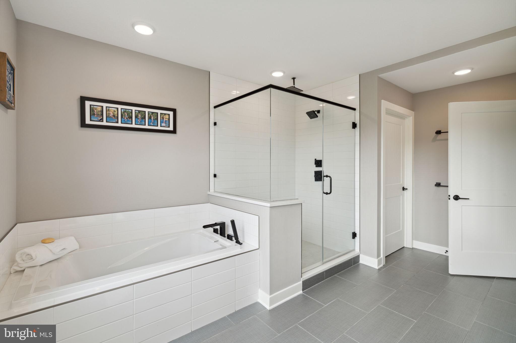 THE LOCKS - Residential