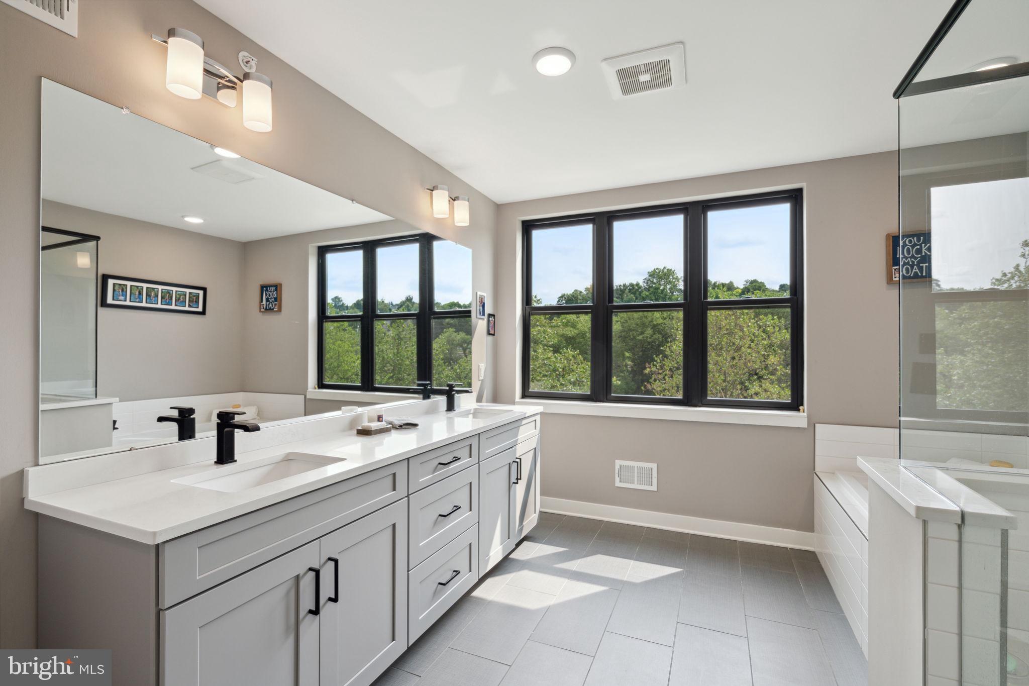 THE LOCKS - Residential