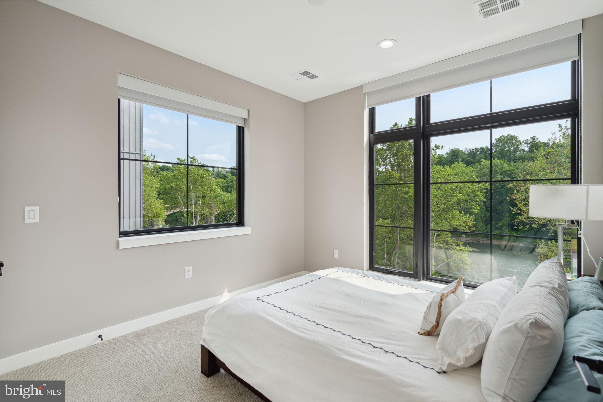 THE LOCKS - Residential