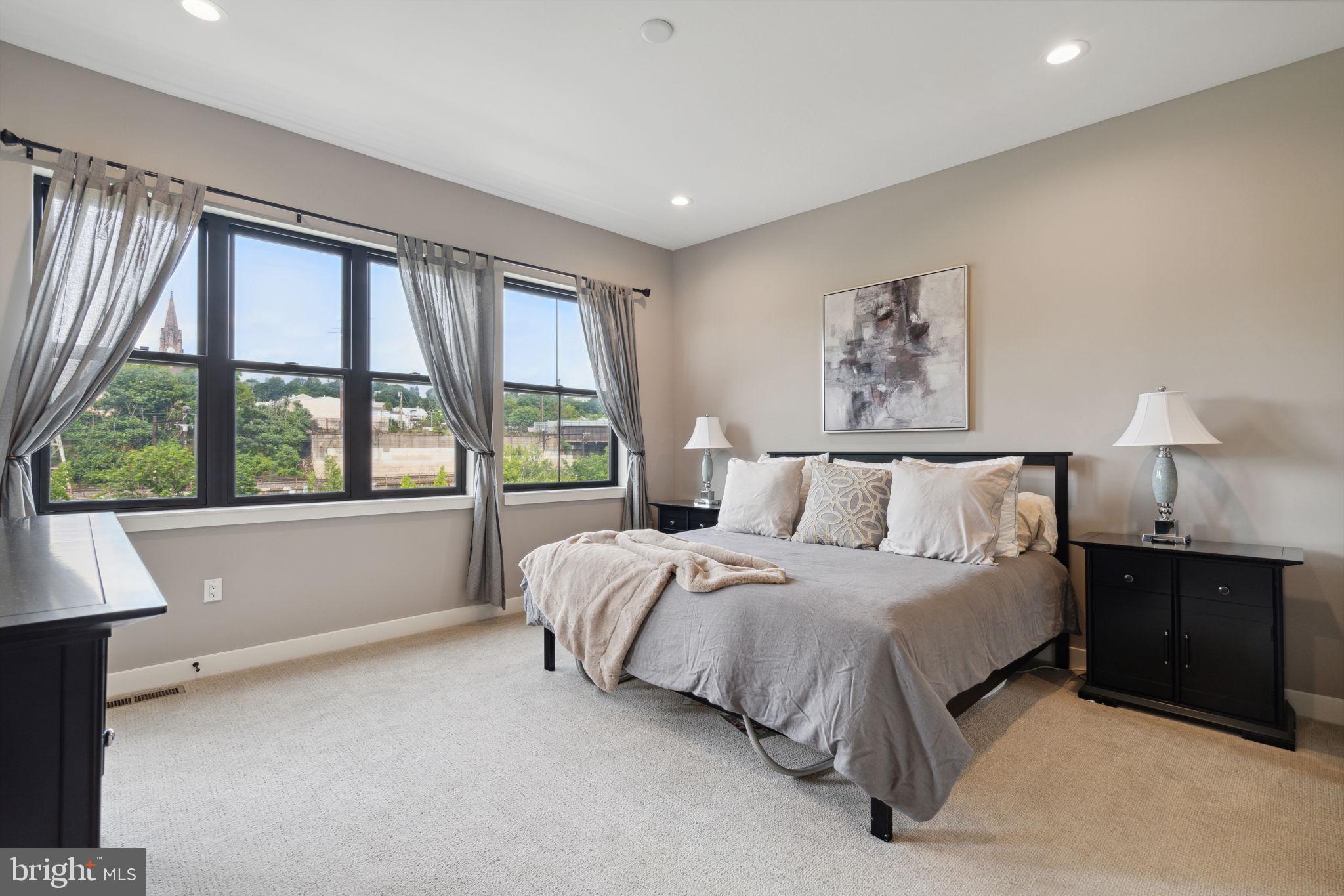 THE LOCKS - Residential