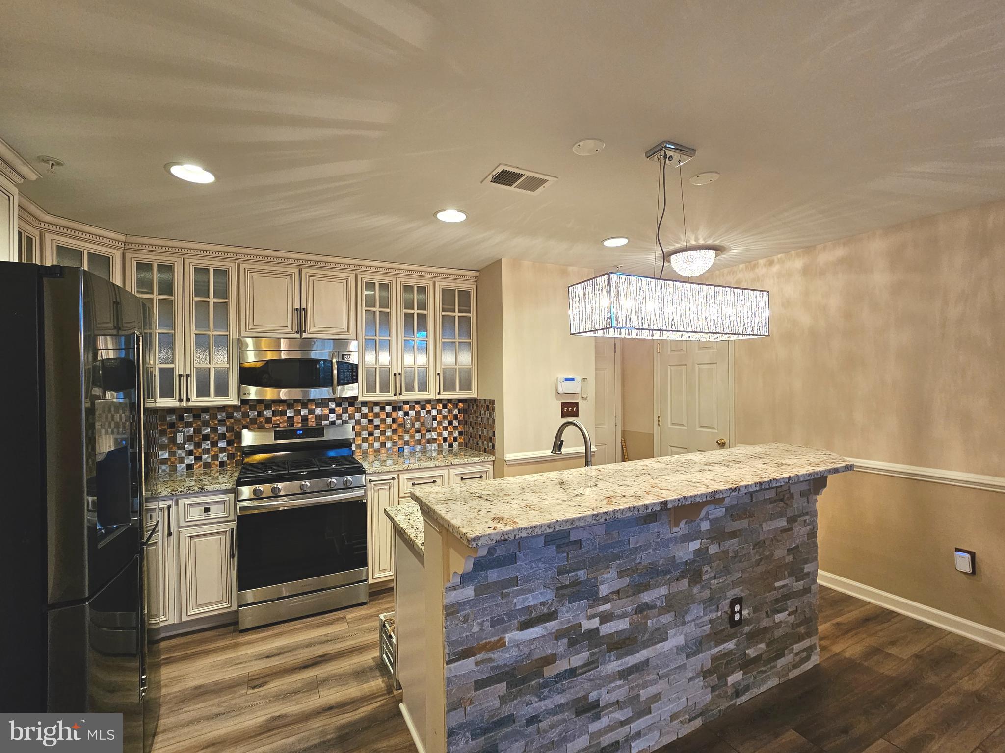 CENTREVILLE CROSSING - Residential Lease