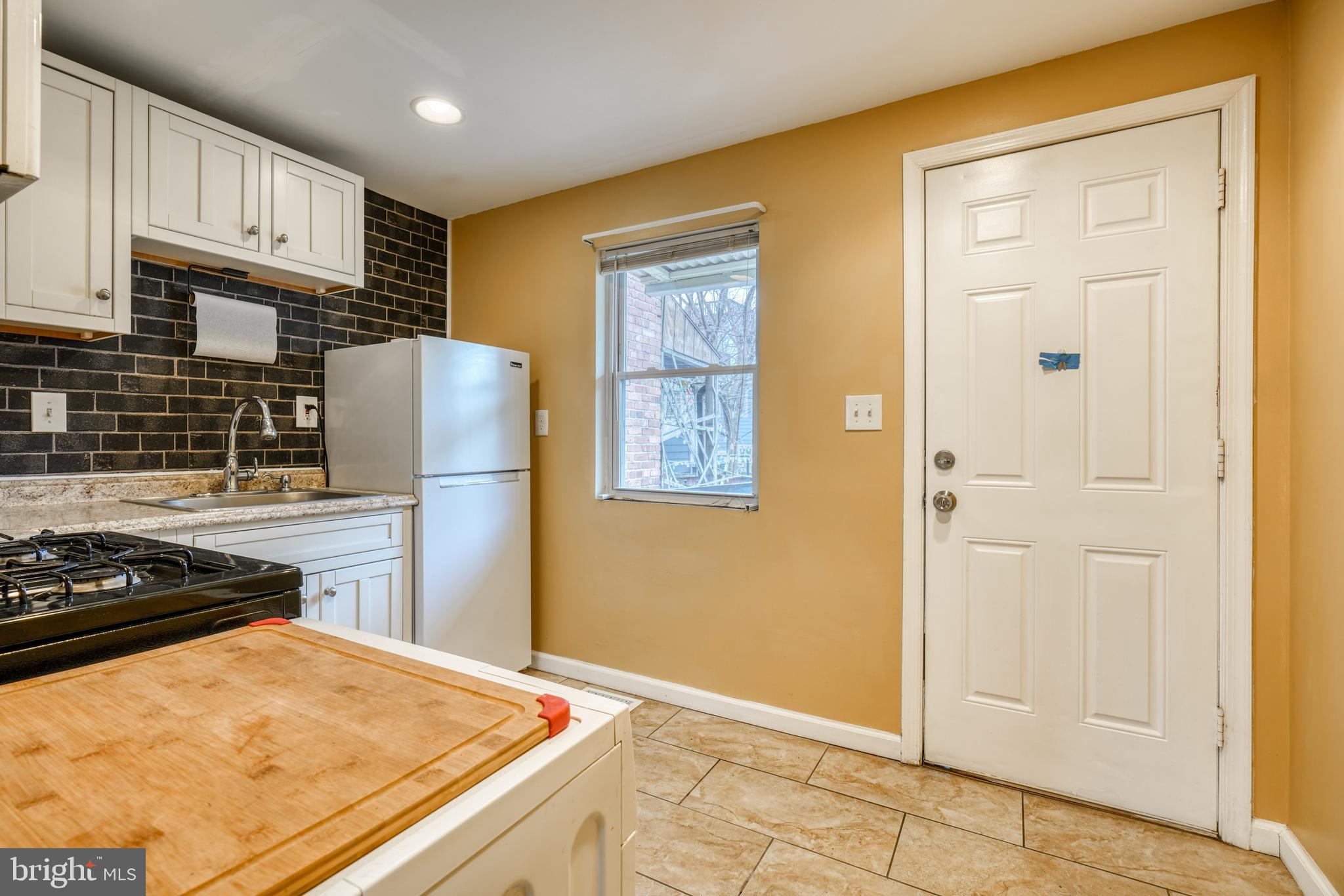 LOCUST POINT - Residential Lease