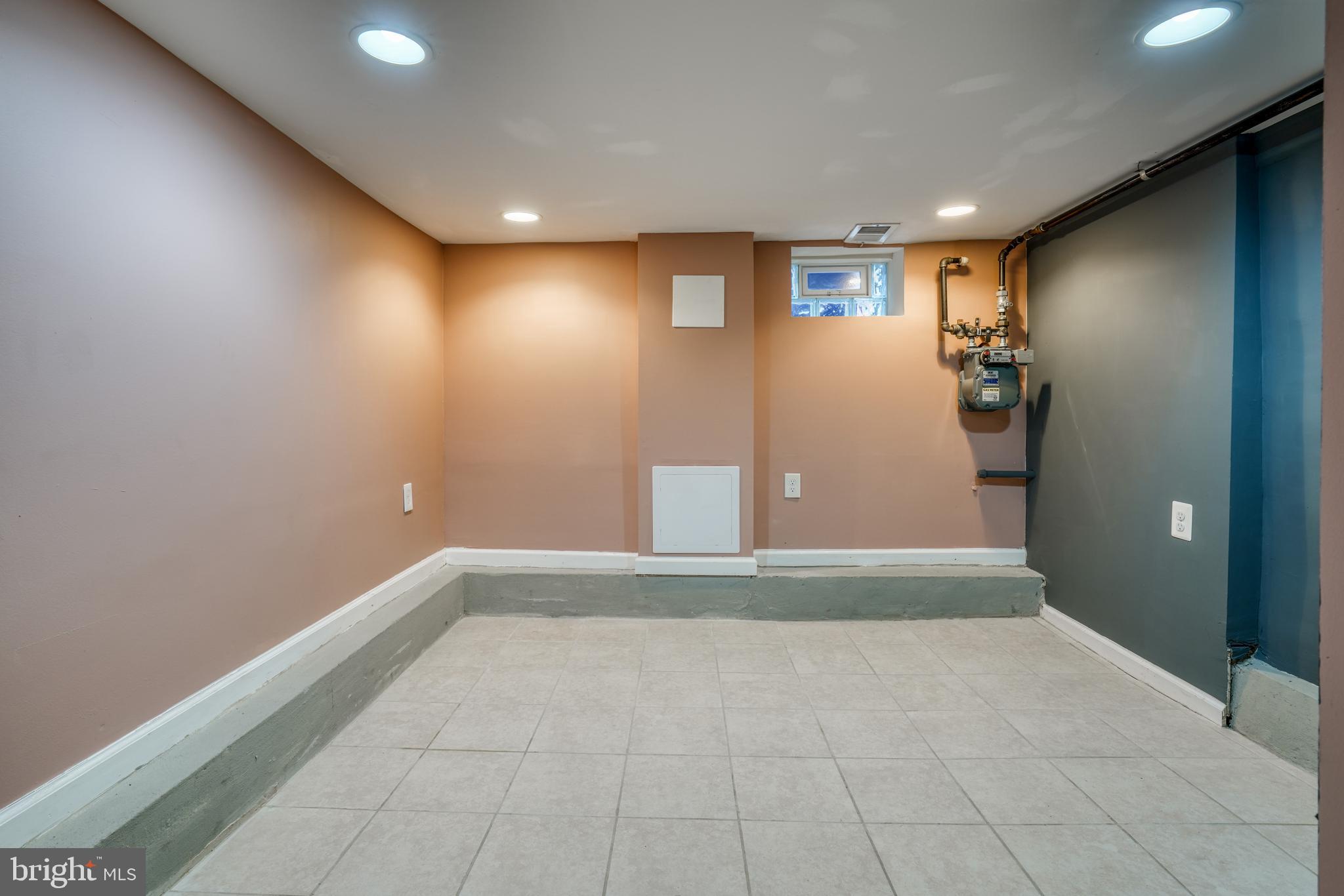 LOCUST POINT - Residential Lease