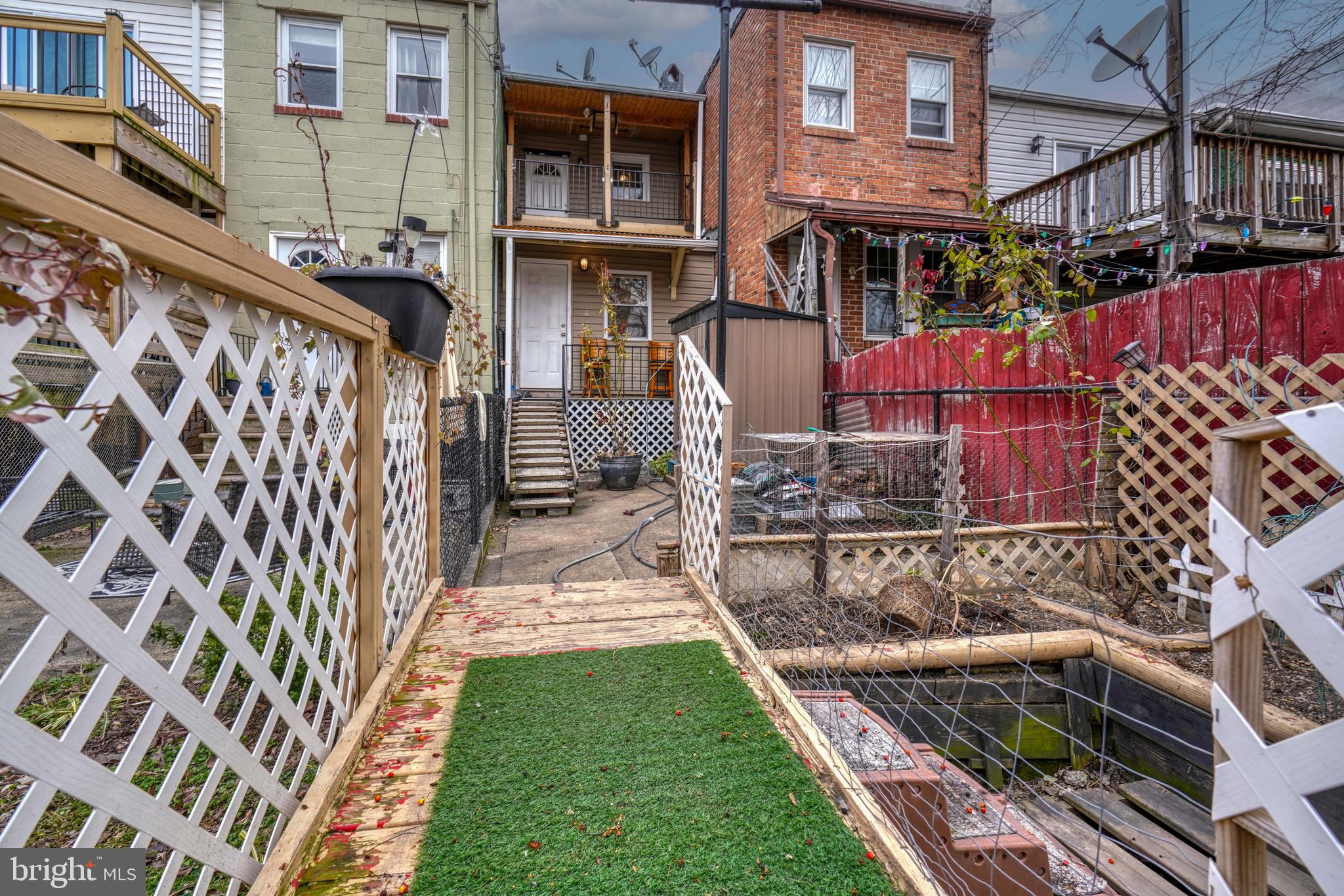 LOCUST POINT - Residential Lease