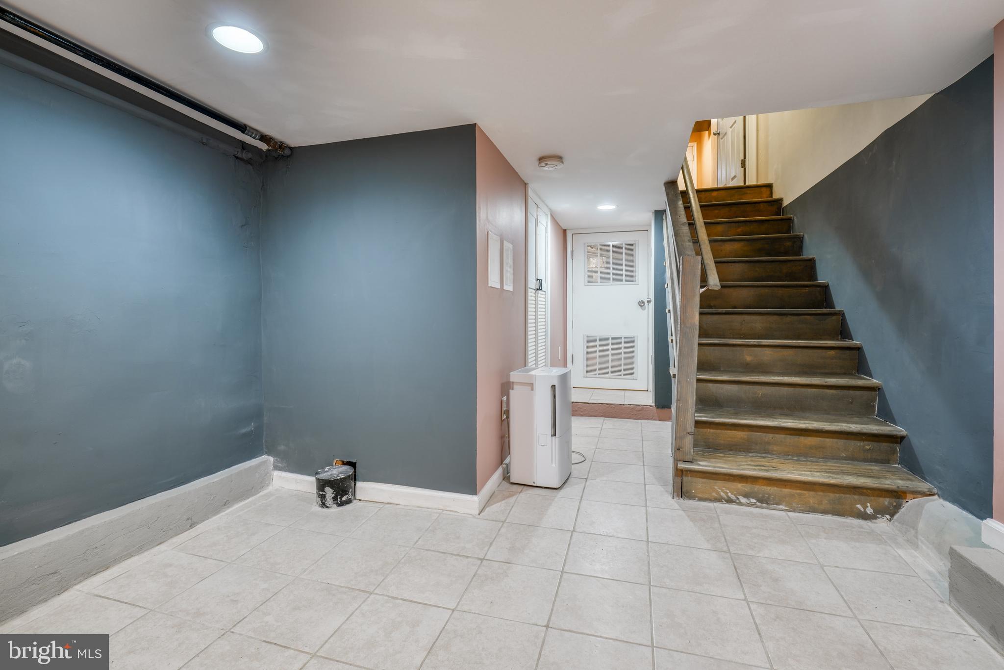 LOCUST POINT - Residential Lease