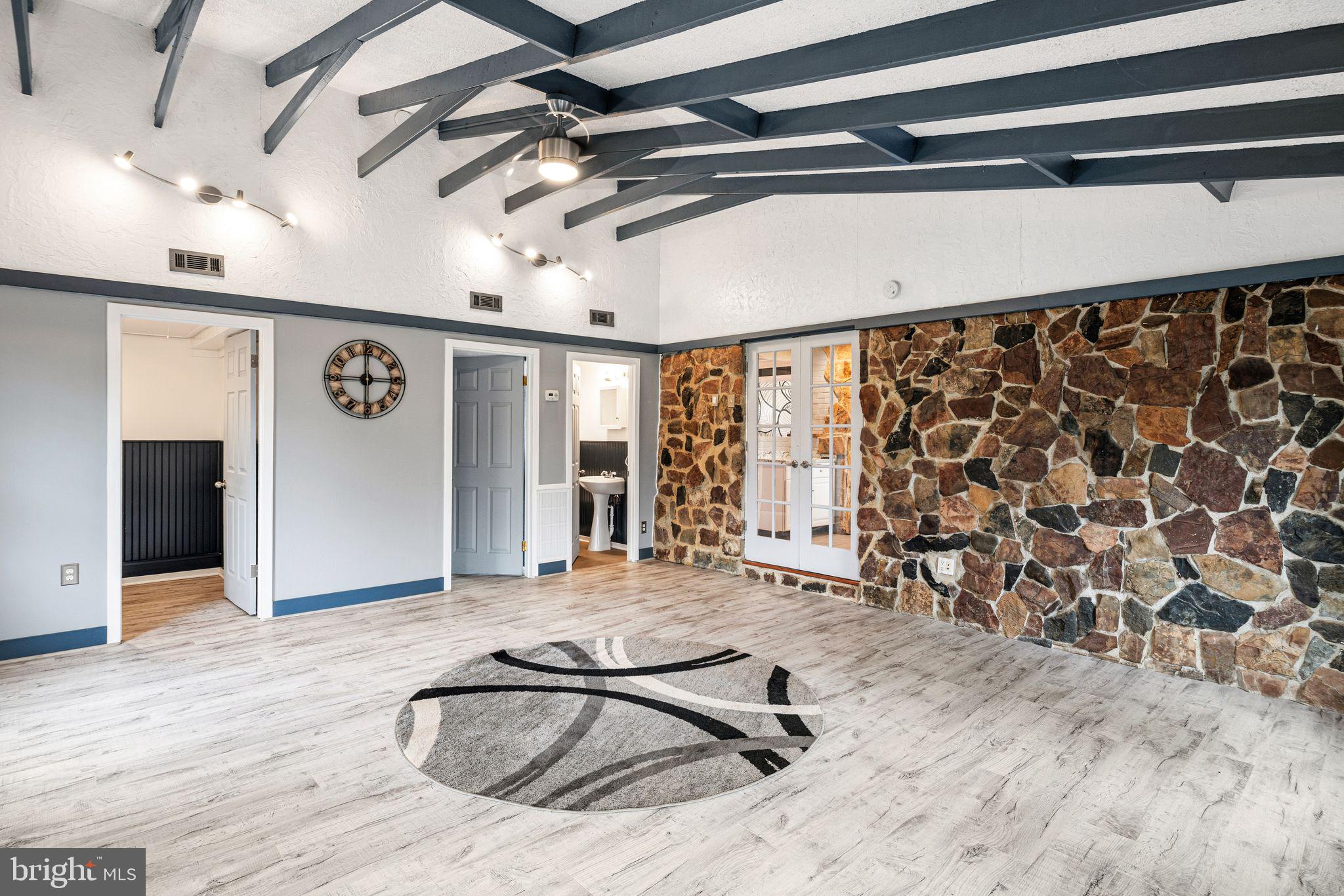 CRABTREE HOLLOW - Residential