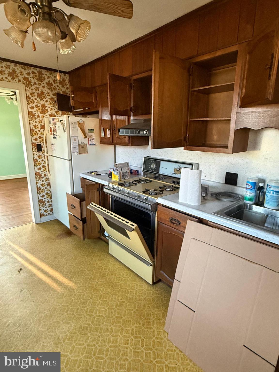 ROYAL VILLAGE - Residential