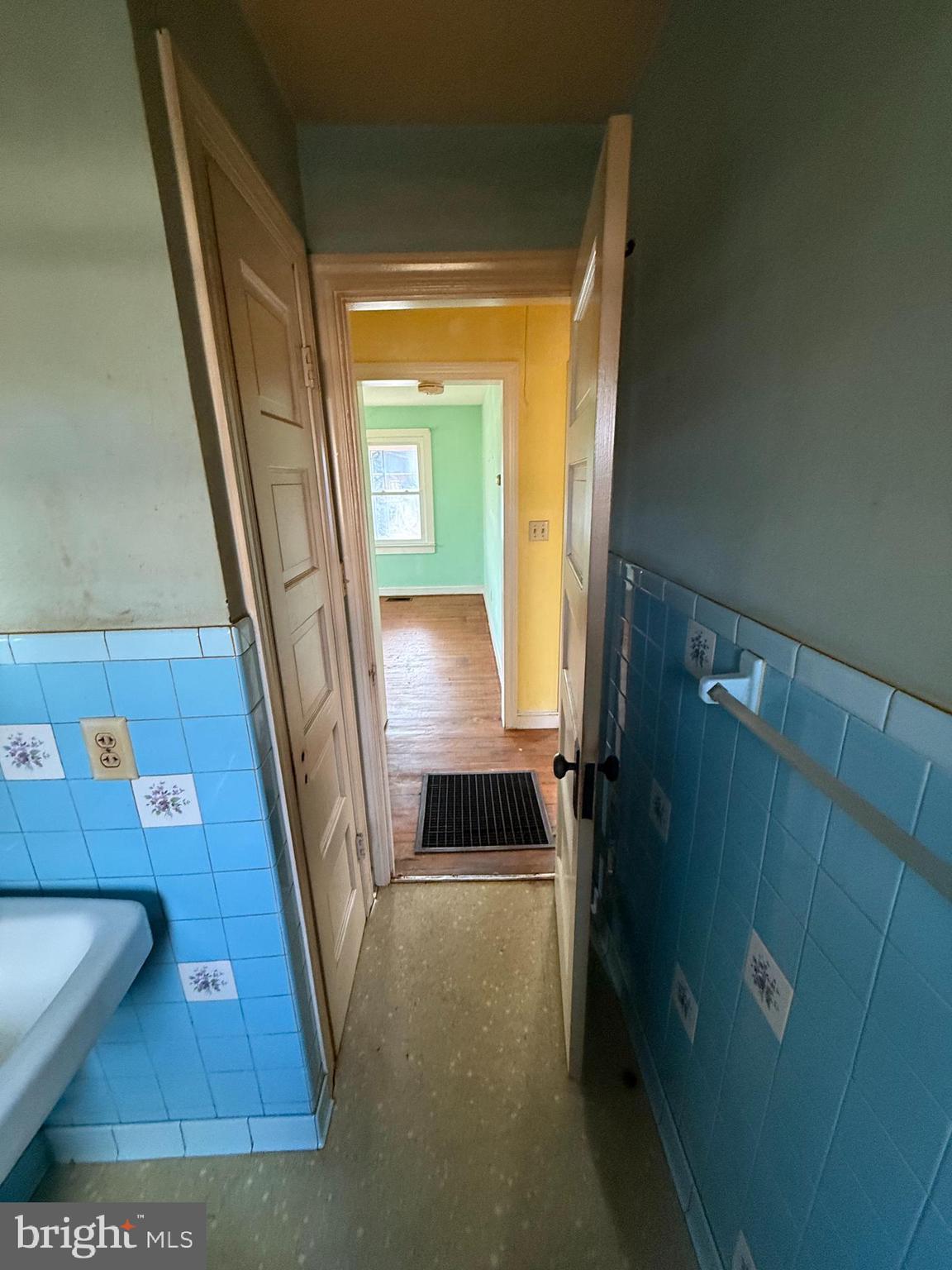 ROYAL VILLAGE - Residential