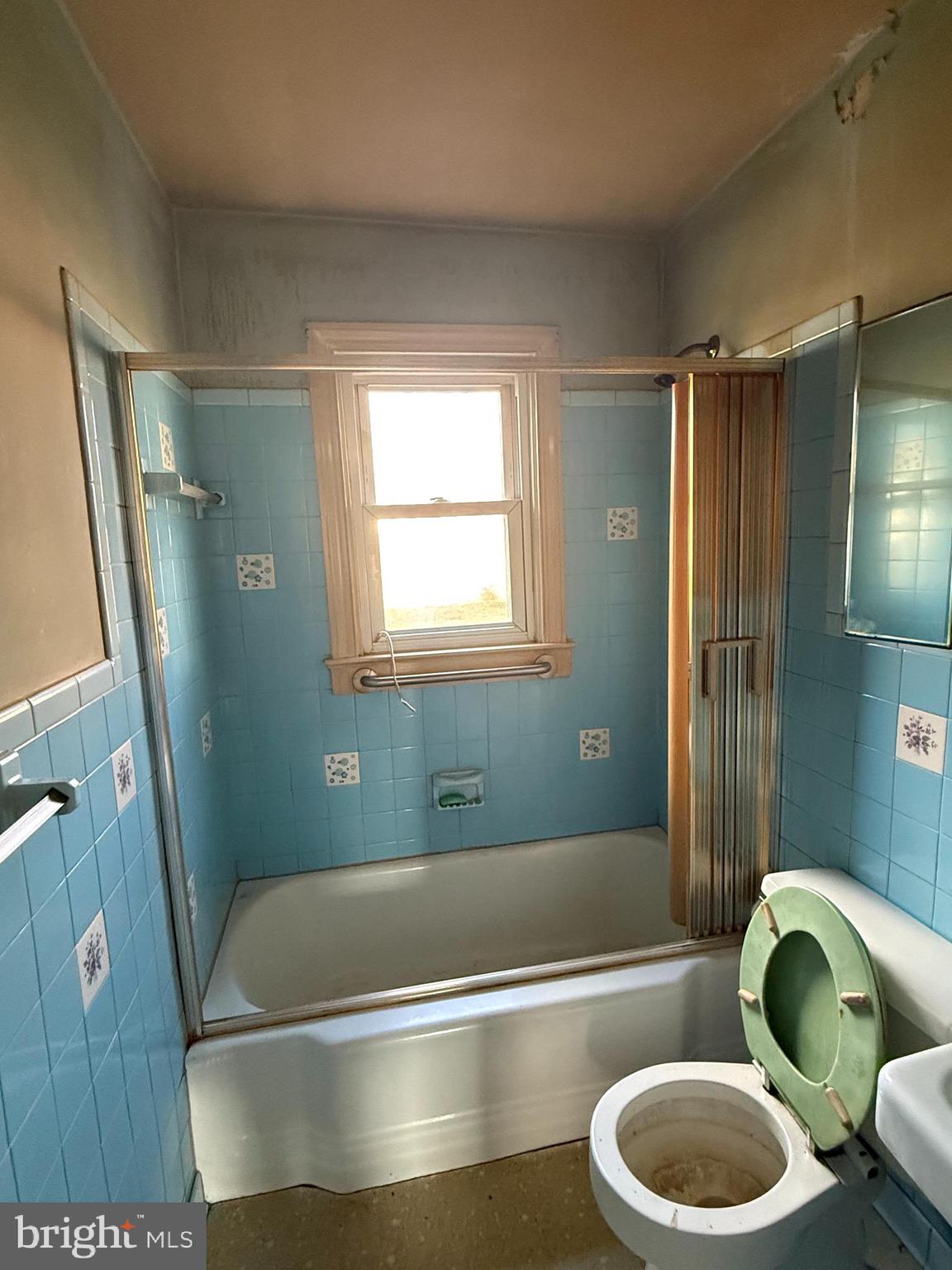 ROYAL VILLAGE - Residential