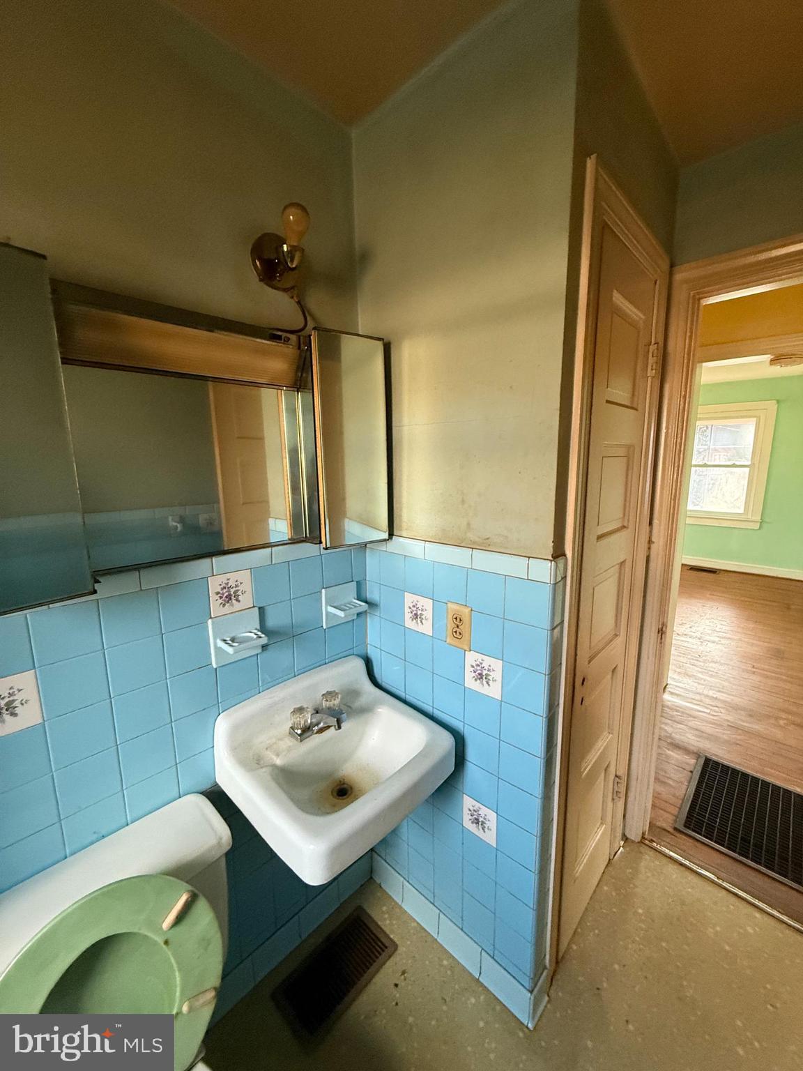 ROYAL VILLAGE - Residential