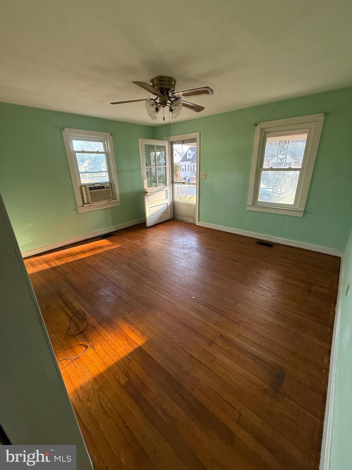 ROYAL VILLAGE - Residential