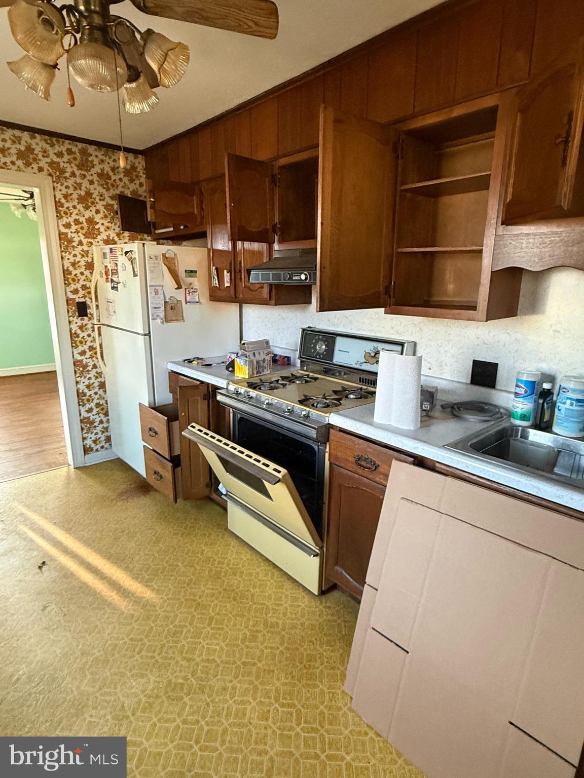 ROYAL VILLAGE - Residential