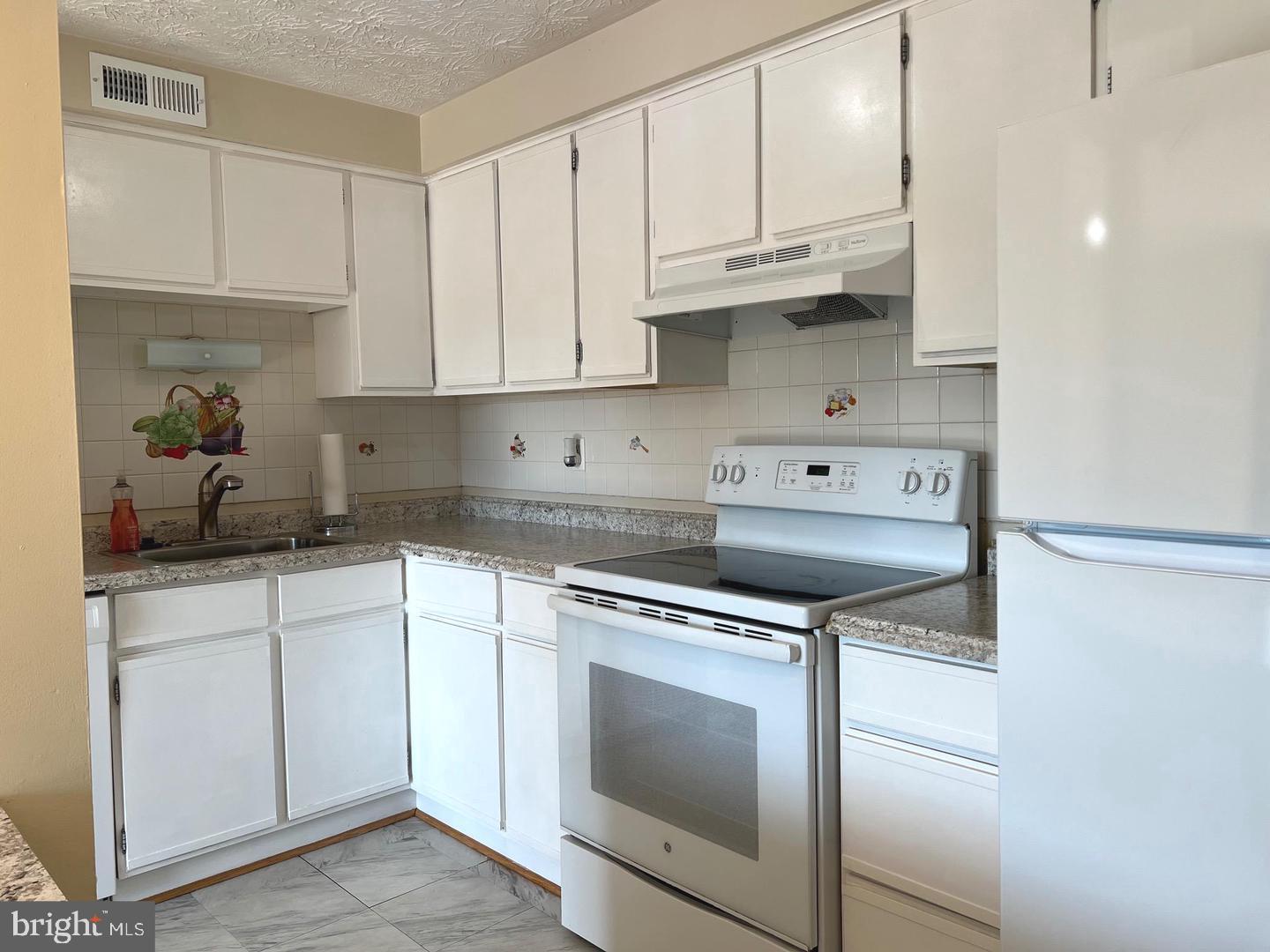 MOUNT VERNON LAKES - Residential Lease