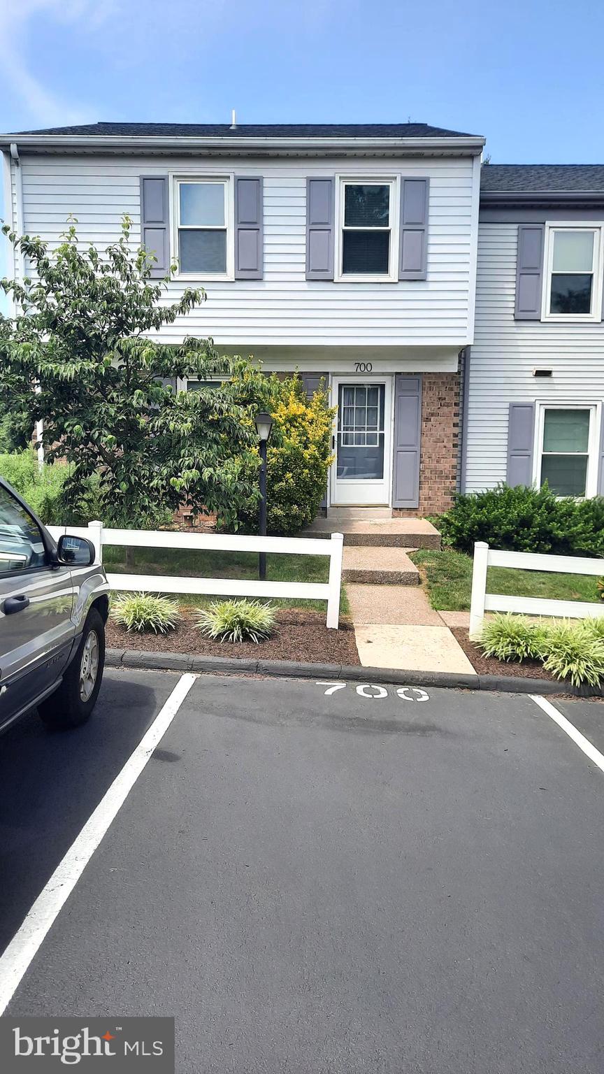 Beautiful end unit townhome available in the very popular Allenview development. This home also has a partially finished basement and a private little oasis for you to enjoy the outdoors. The pool, playgrounds etc. are all free to the residents.
