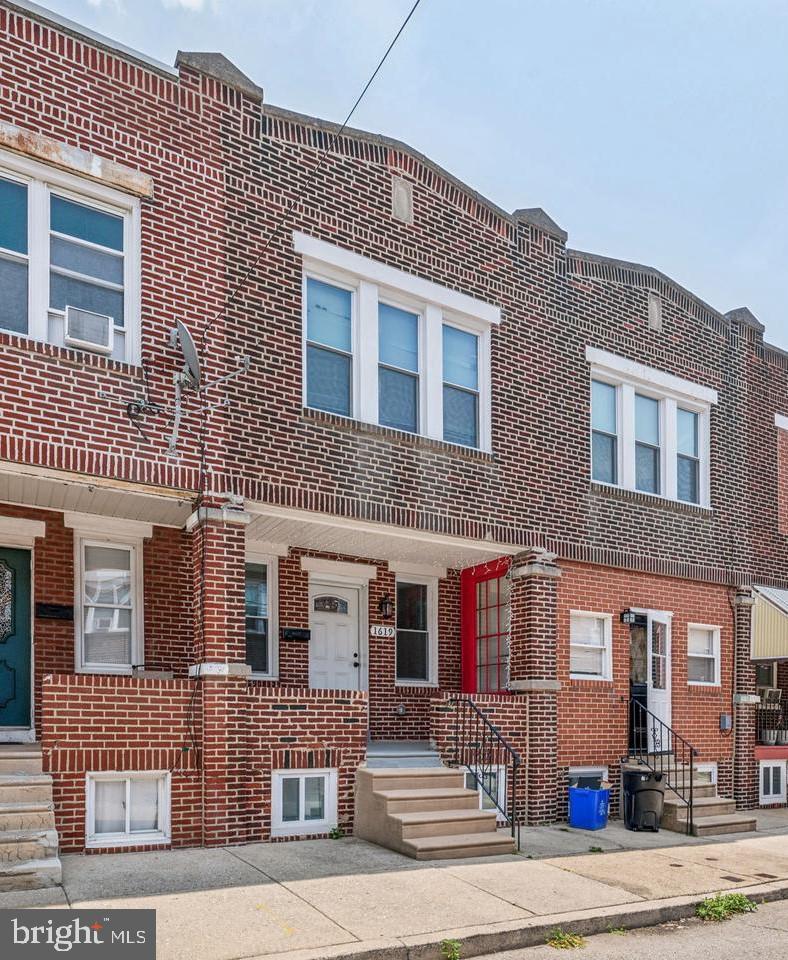 Beautifully Renovated Townhouse in Grays Ferry
This 2-bedroom, 1.5-bathroom townhouse, remodeled in 2020, offers modern upgrades, a larger-than-average backyard, and a convenient location. Features include hardwood flooring, central air and heat, a stylish kitchen with quartz countertops and a tiled backsplash, and a finished basement with tiled flooring.
With easy access to I-95 and I-76, CHOP, and the Philadelphia International Airport, this home is perfect for first-time buyers or those seeking a city residence.
Schedule your showing today and see everything this home has to offer!