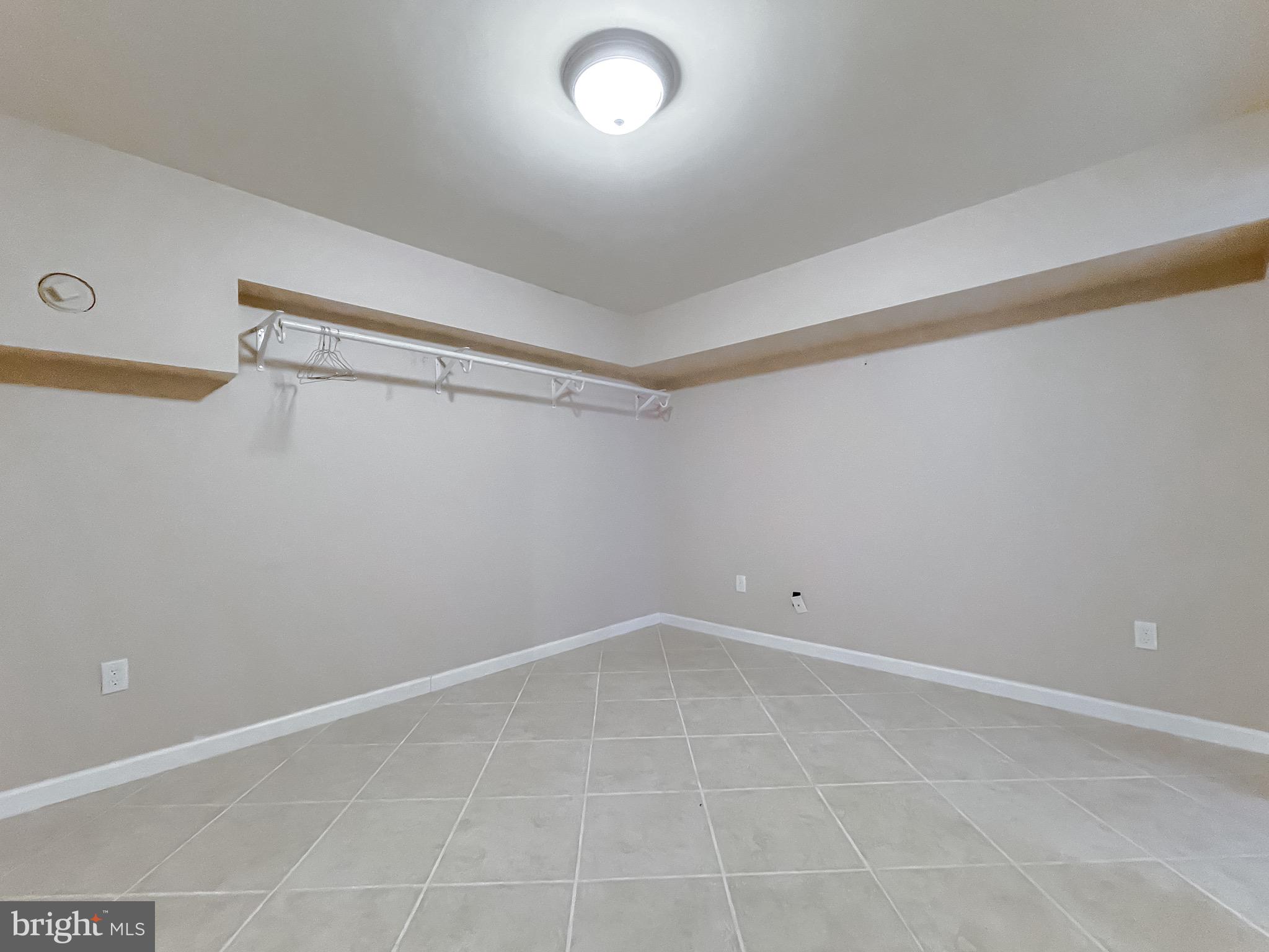 HUNTING QUARTERS - Residential