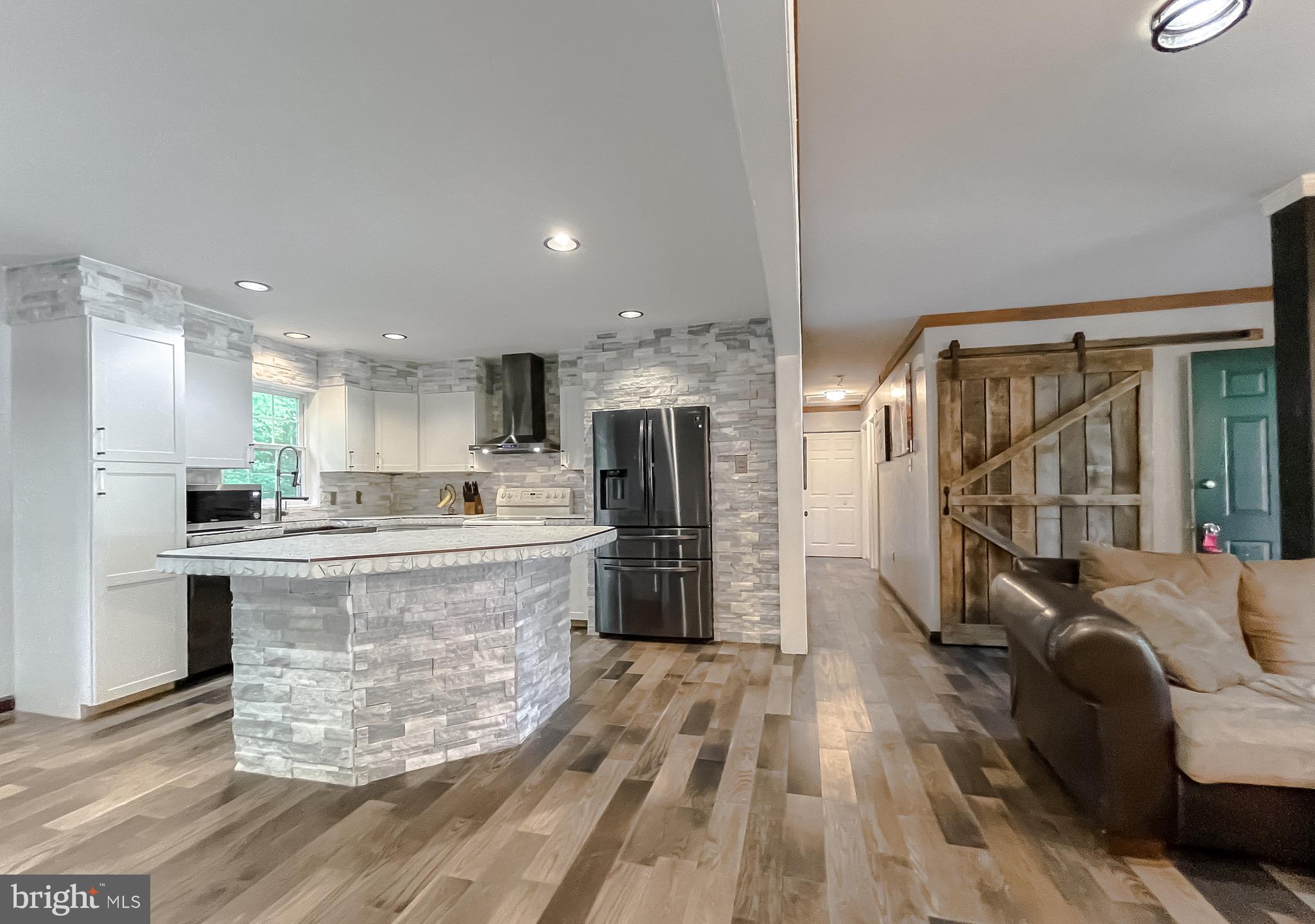 HUNTING QUARTERS - Residential