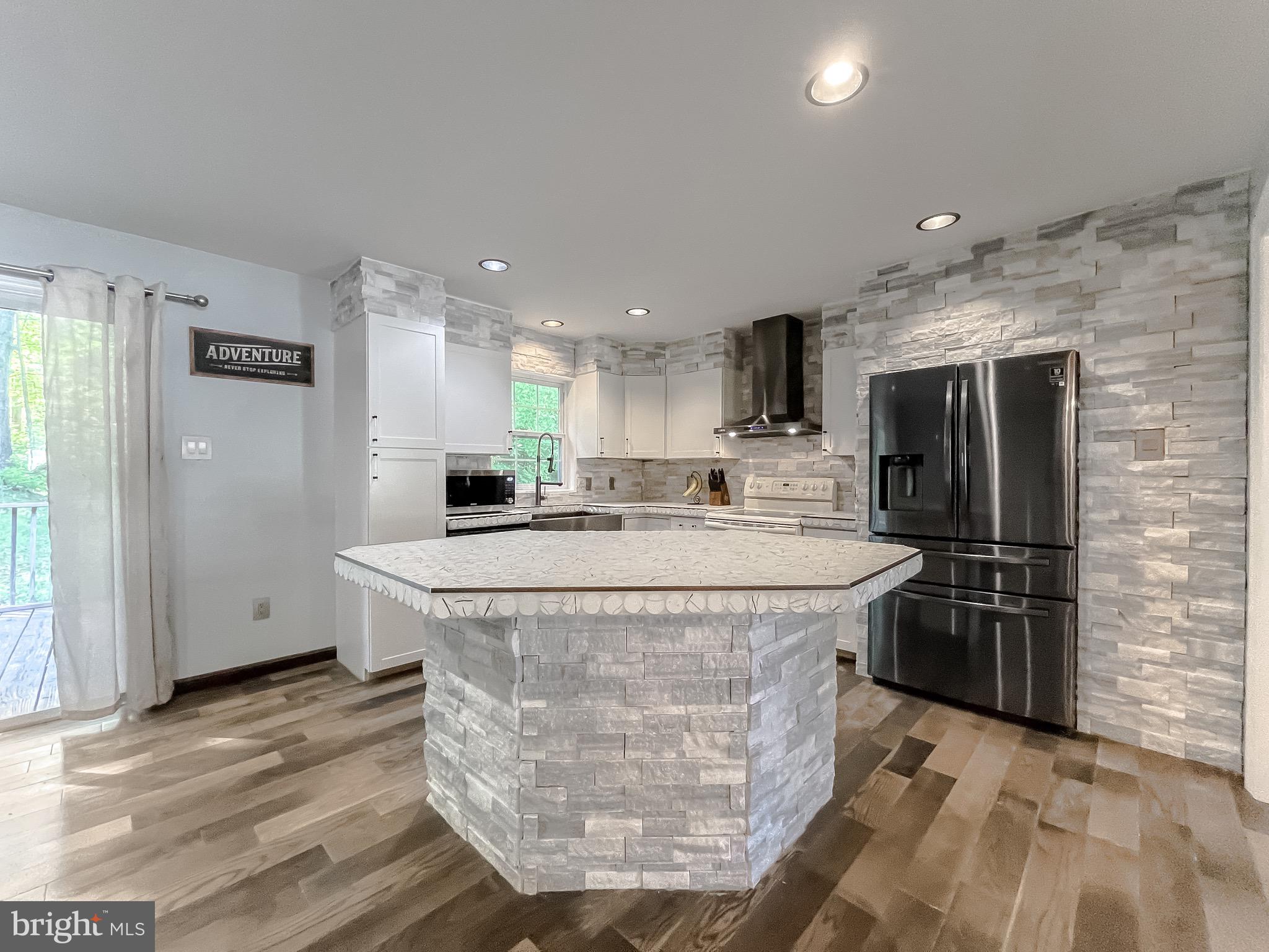 HUNTING QUARTERS - Residential