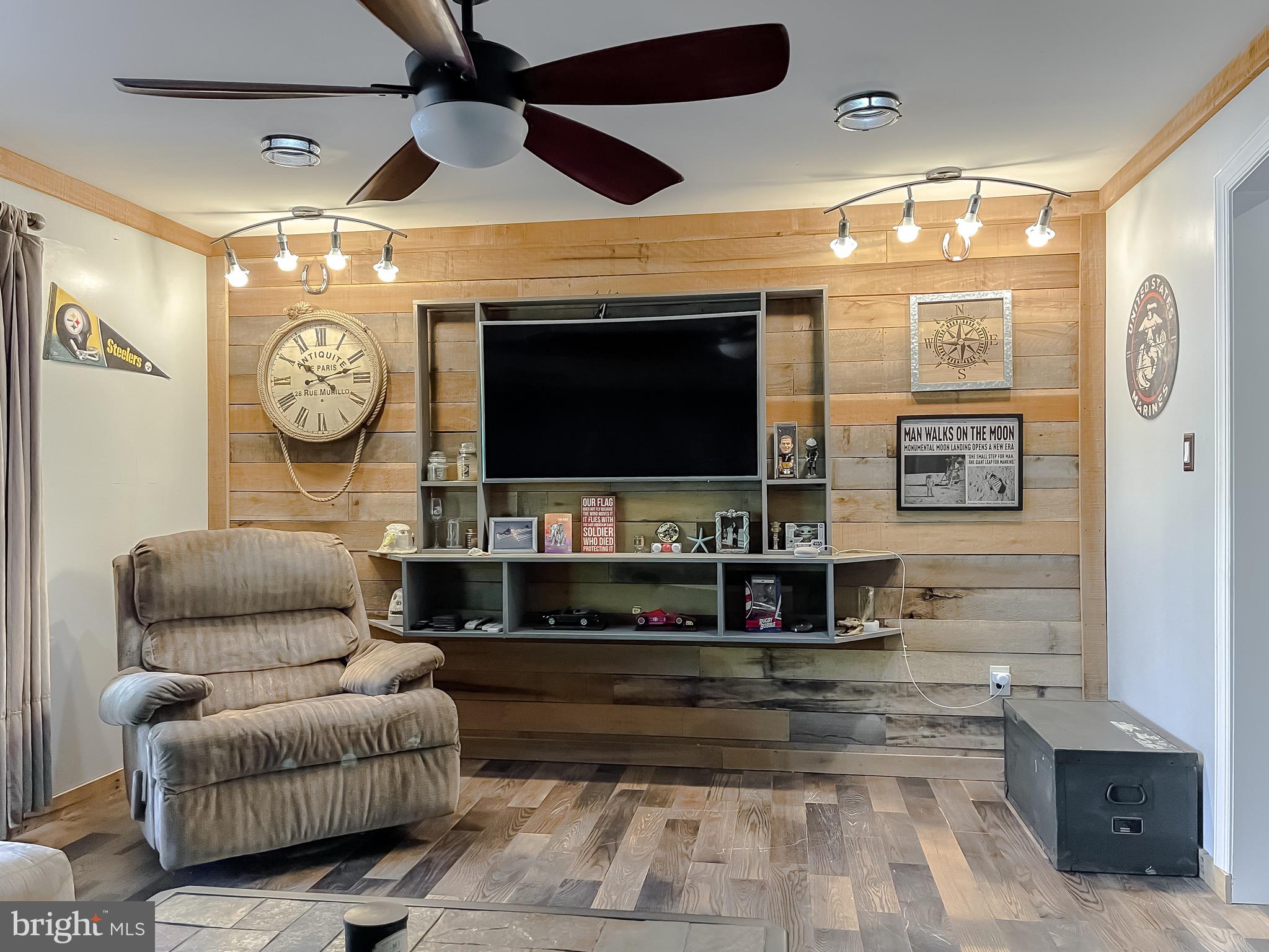 HUNTING QUARTERS - Residential