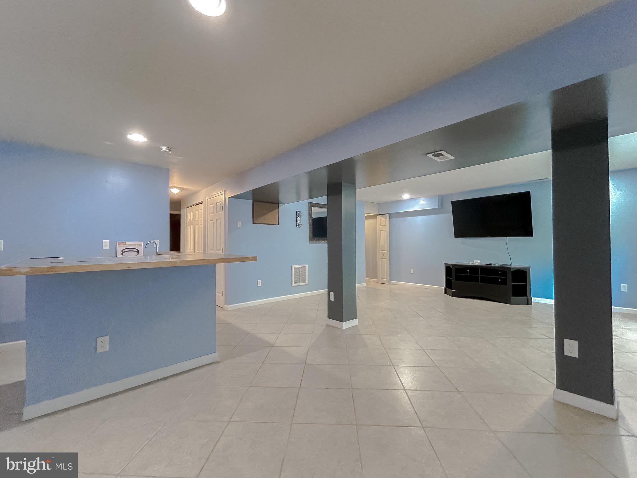 HUNTING QUARTERS - Residential