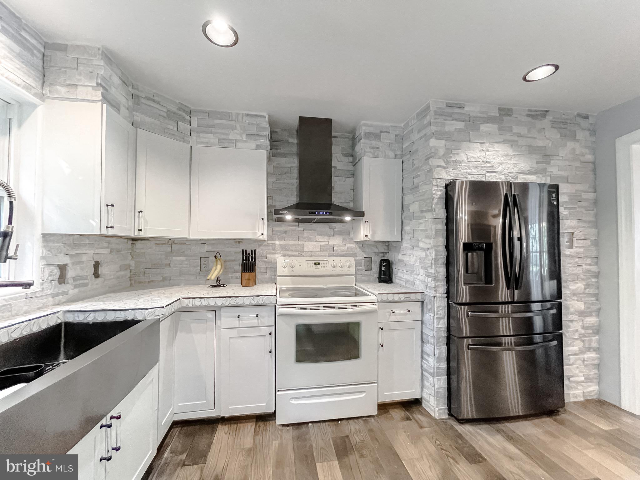 HUNTING QUARTERS - Residential