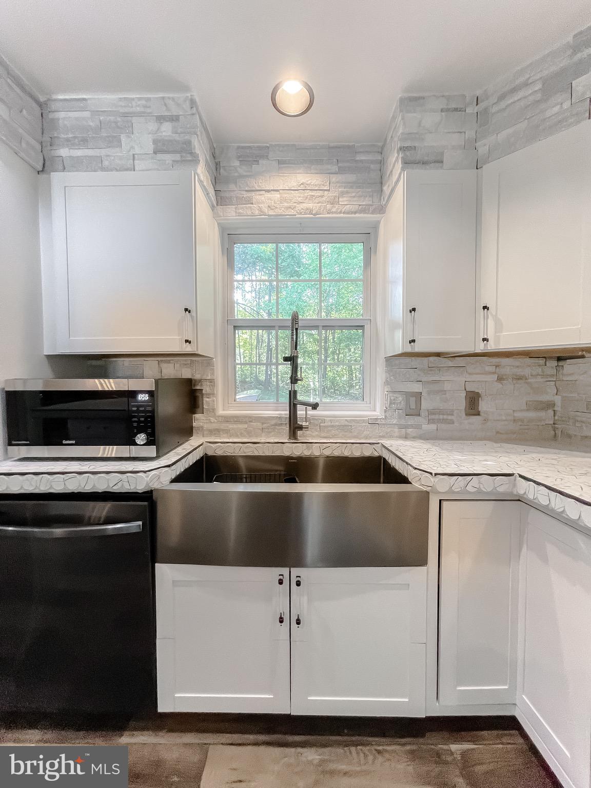 HUNTING QUARTERS - Residential