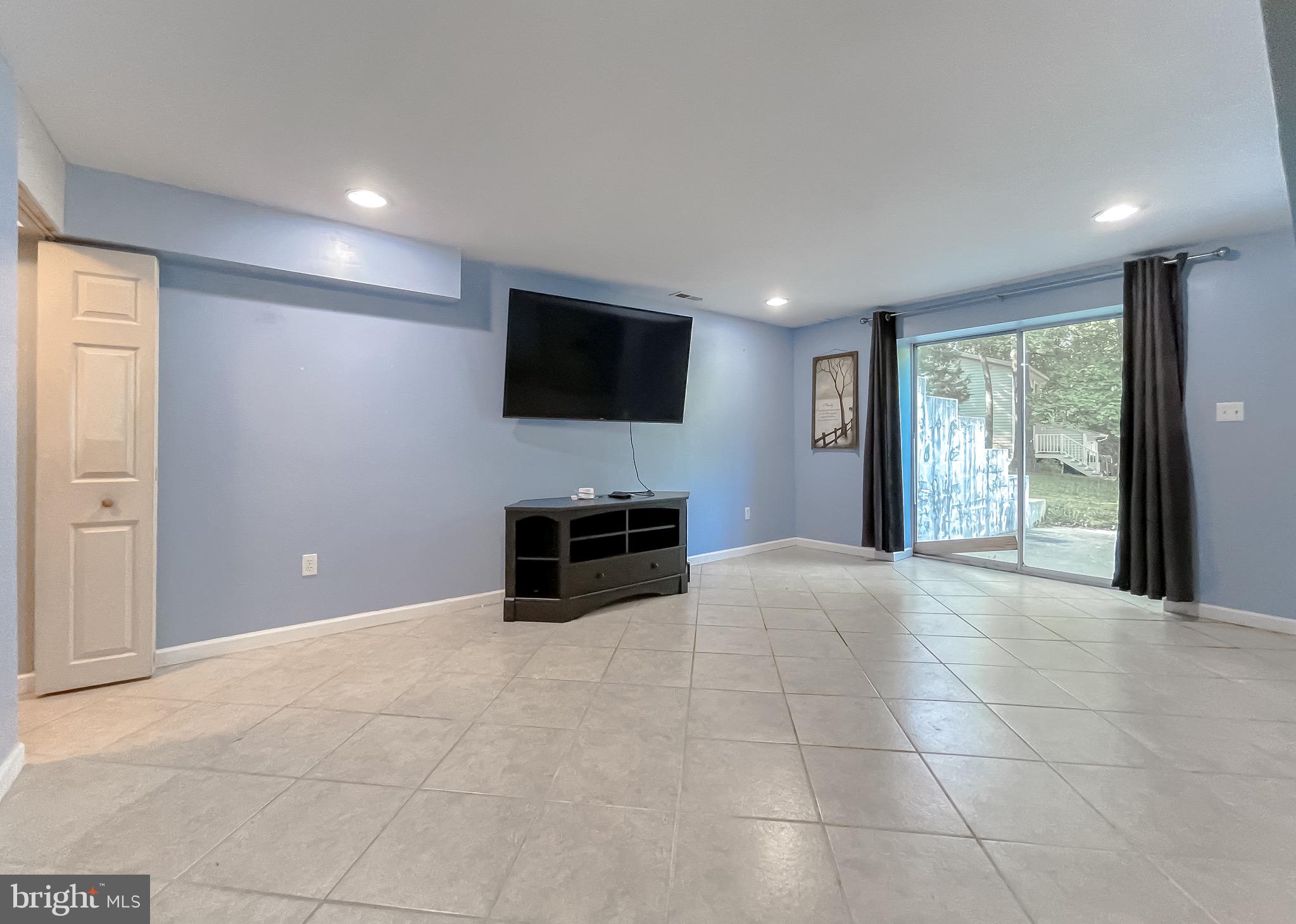 HUNTING QUARTERS - Residential