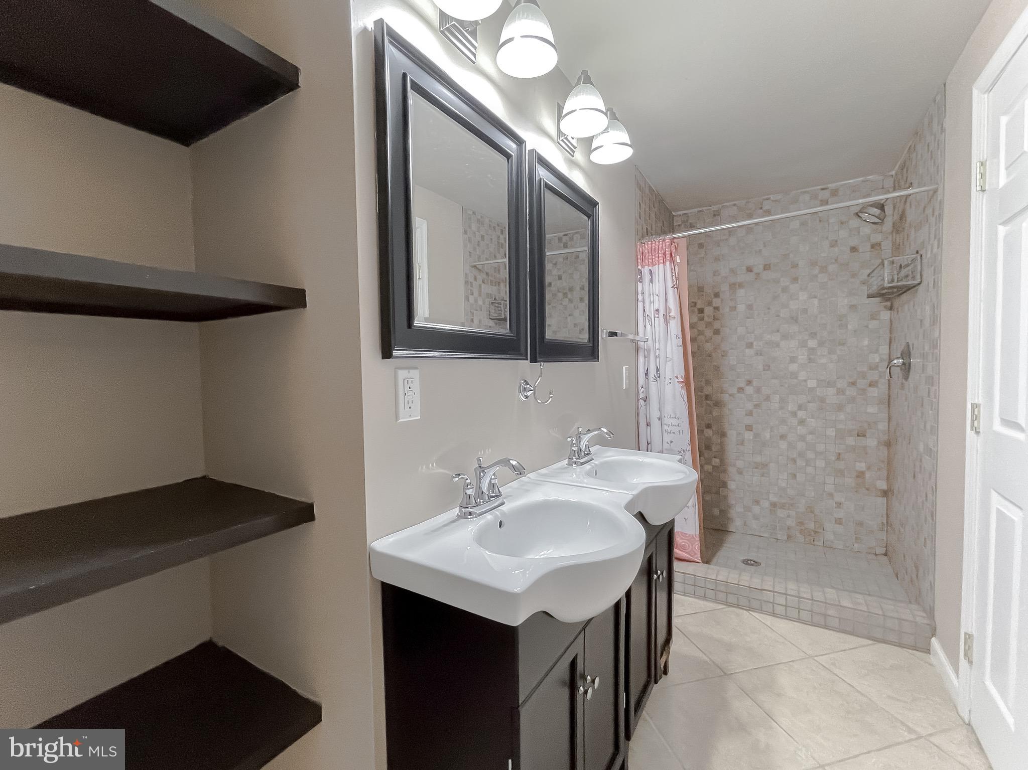 HUNTING QUARTERS - Residential