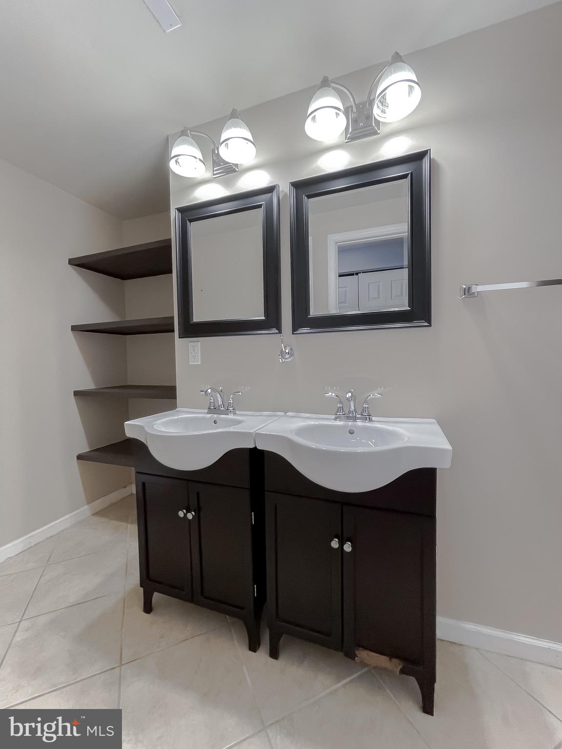 HUNTING QUARTERS - Residential