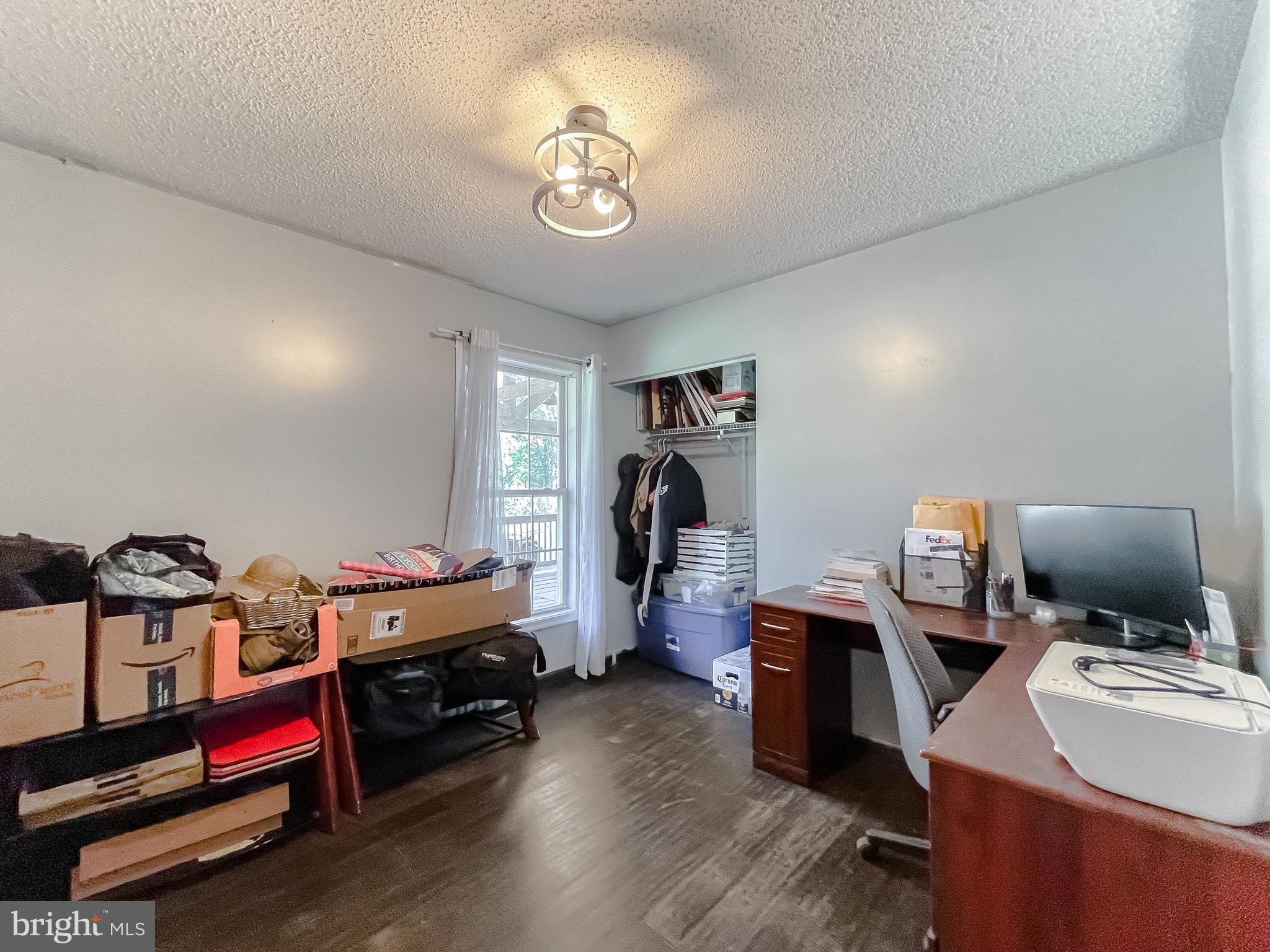 HUNTING QUARTERS - Residential