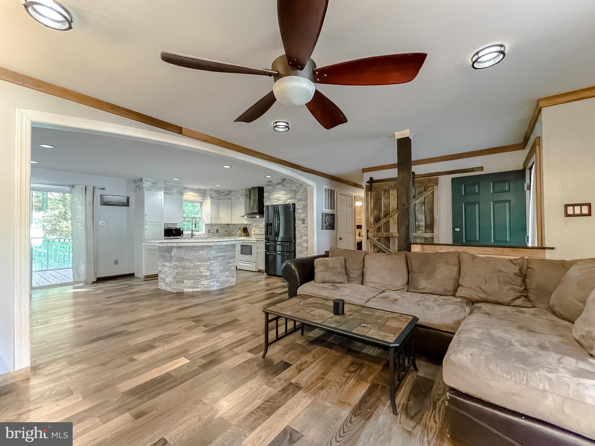 HUNTING QUARTERS - Residential