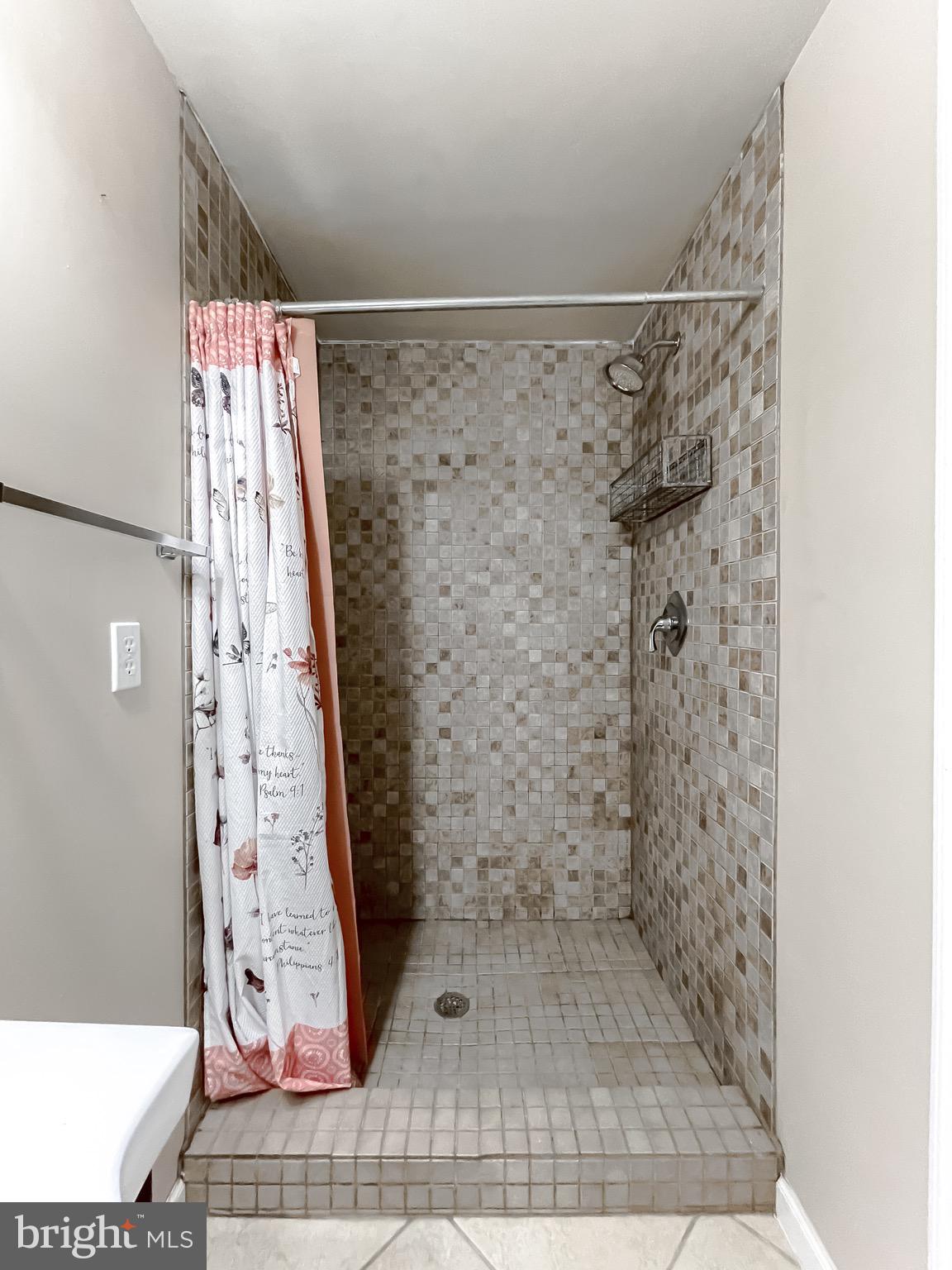 HUNTING QUARTERS - Residential