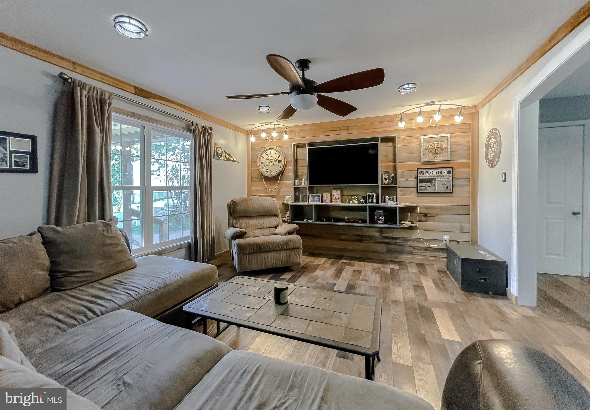 HUNTING QUARTERS - Residential