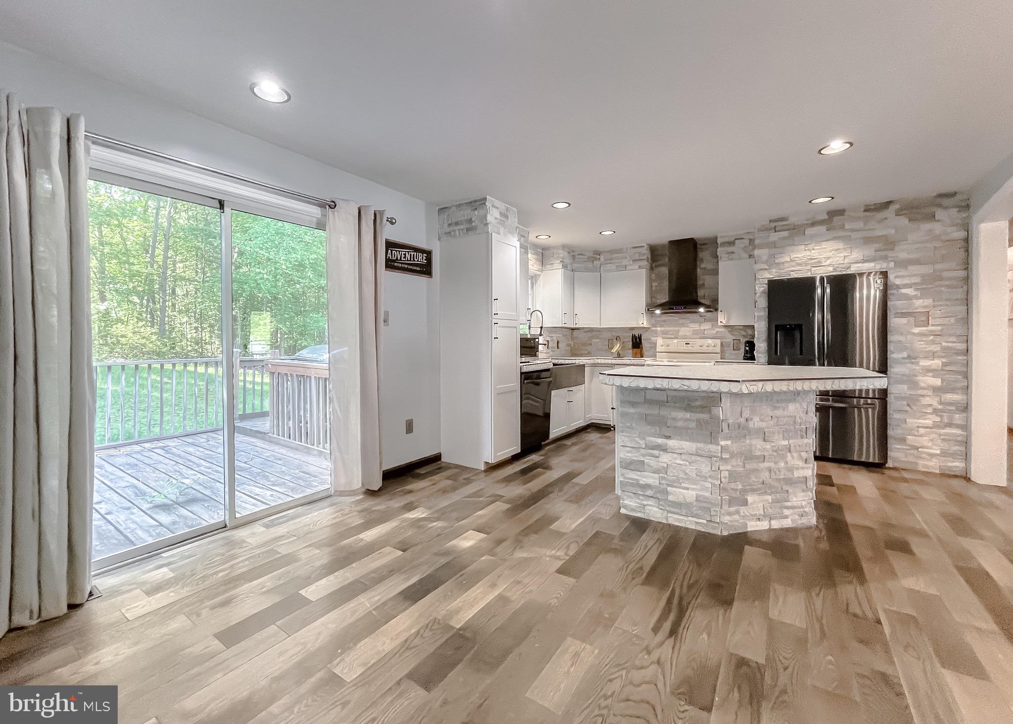 HUNTING QUARTERS - Residential