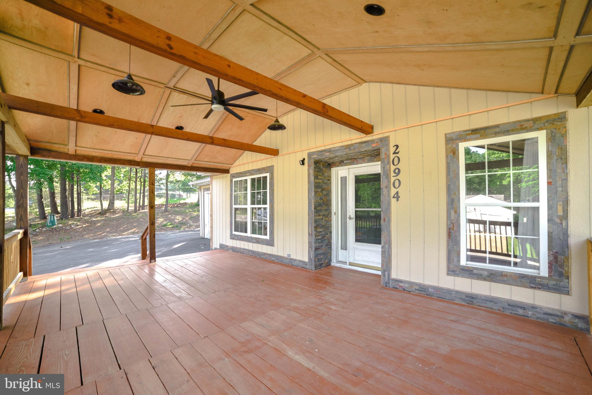 HUNTING QUARTERS - Residential