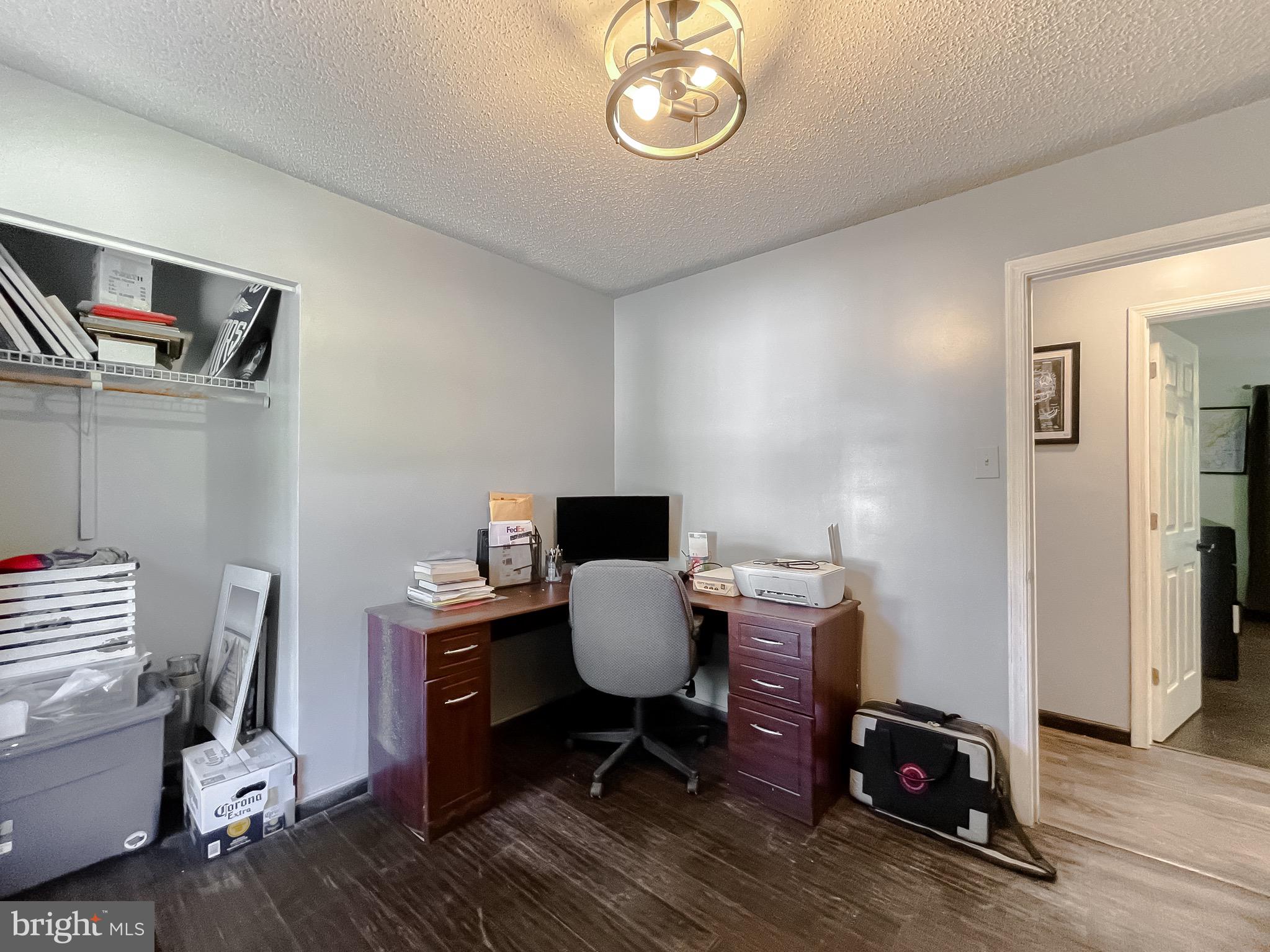 HUNTING QUARTERS - Residential