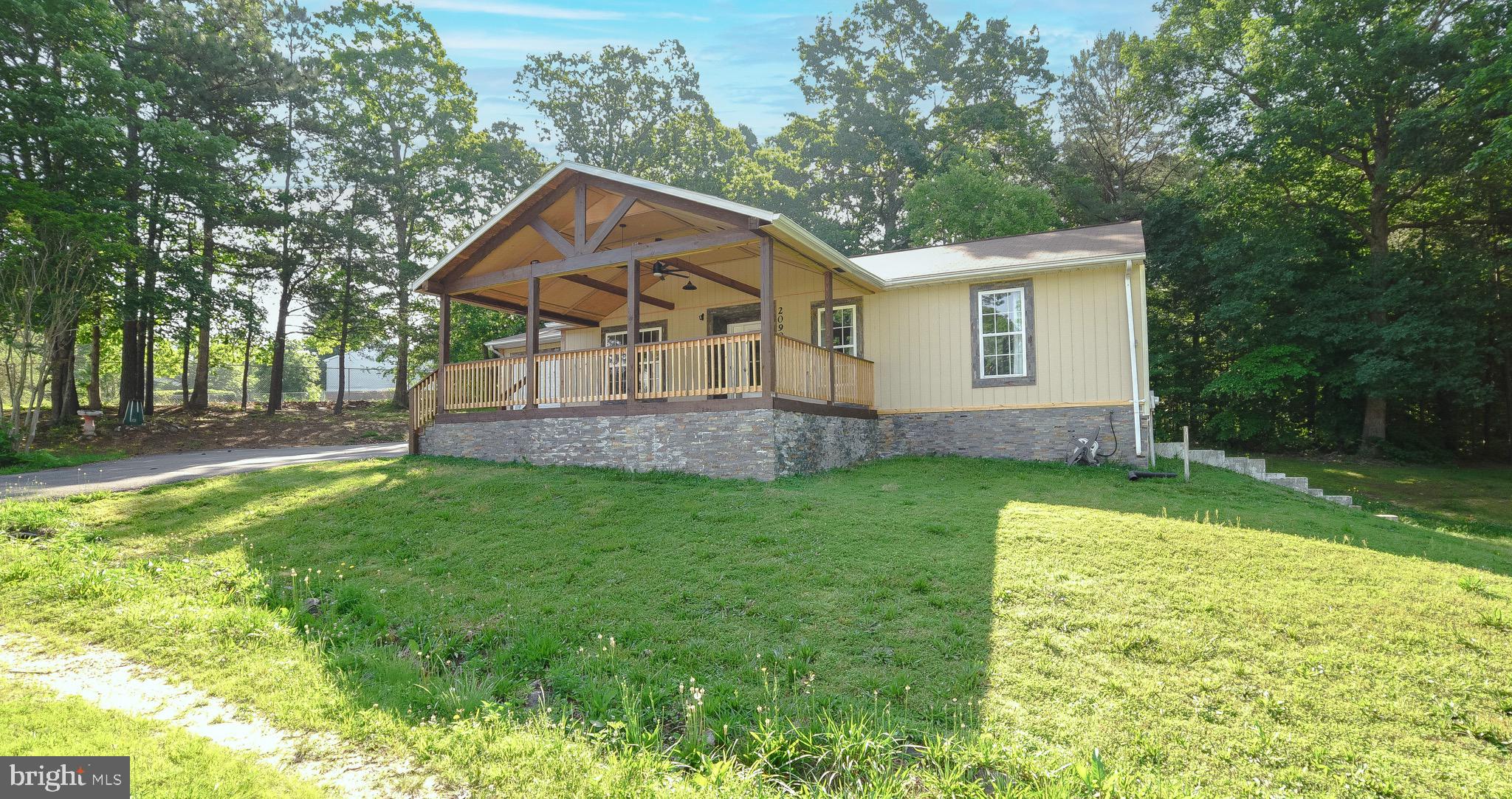 HUNTING QUARTERS - Residential