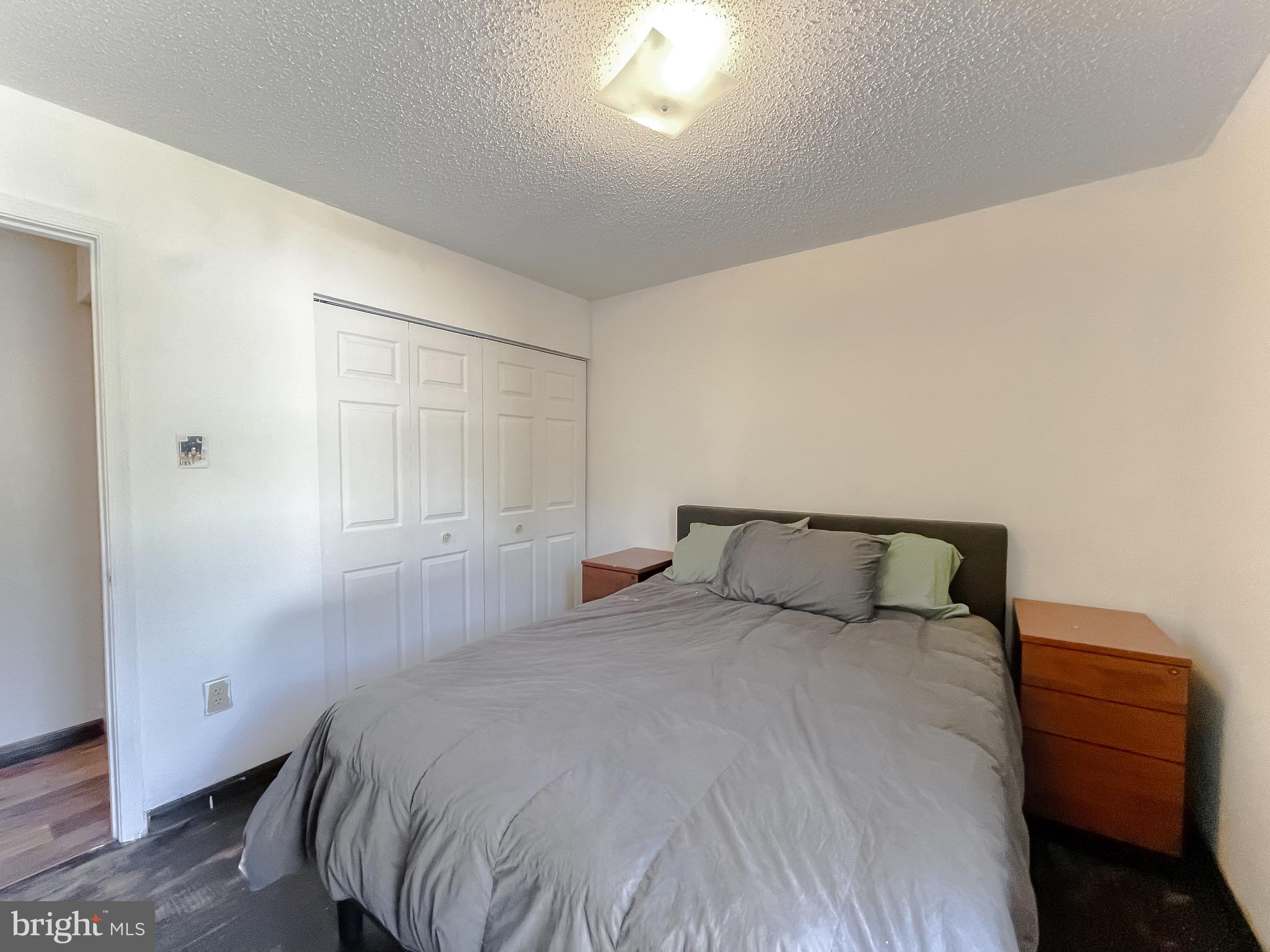 HUNTING QUARTERS - Residential