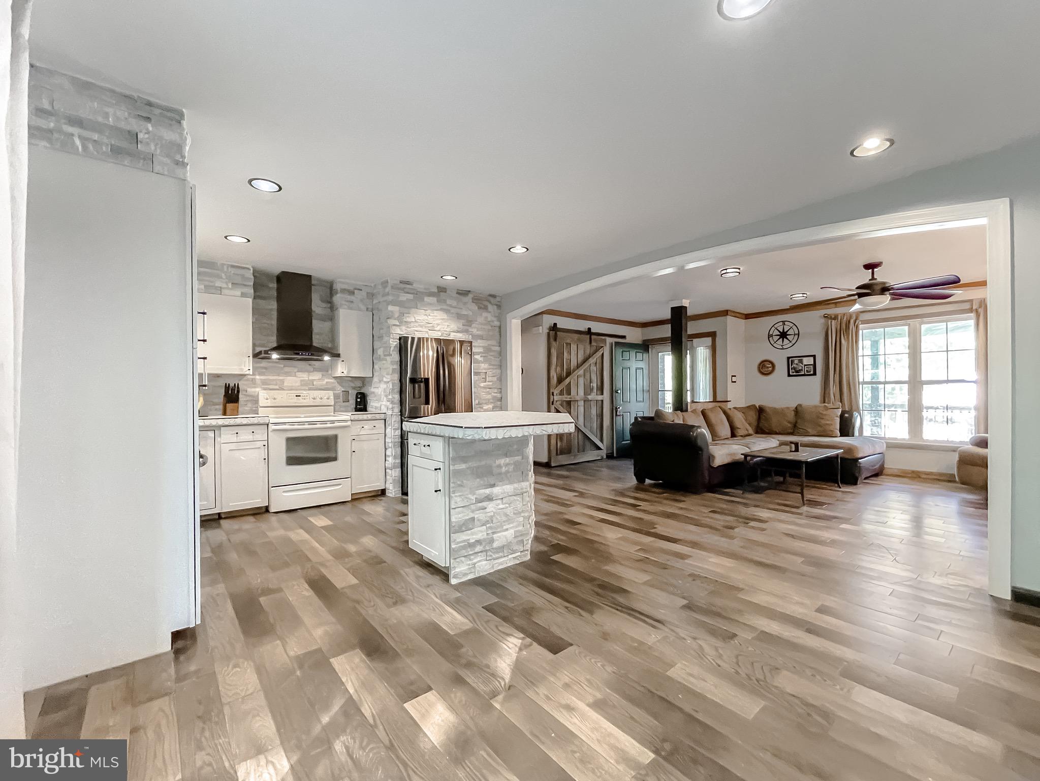 HUNTING QUARTERS - Residential