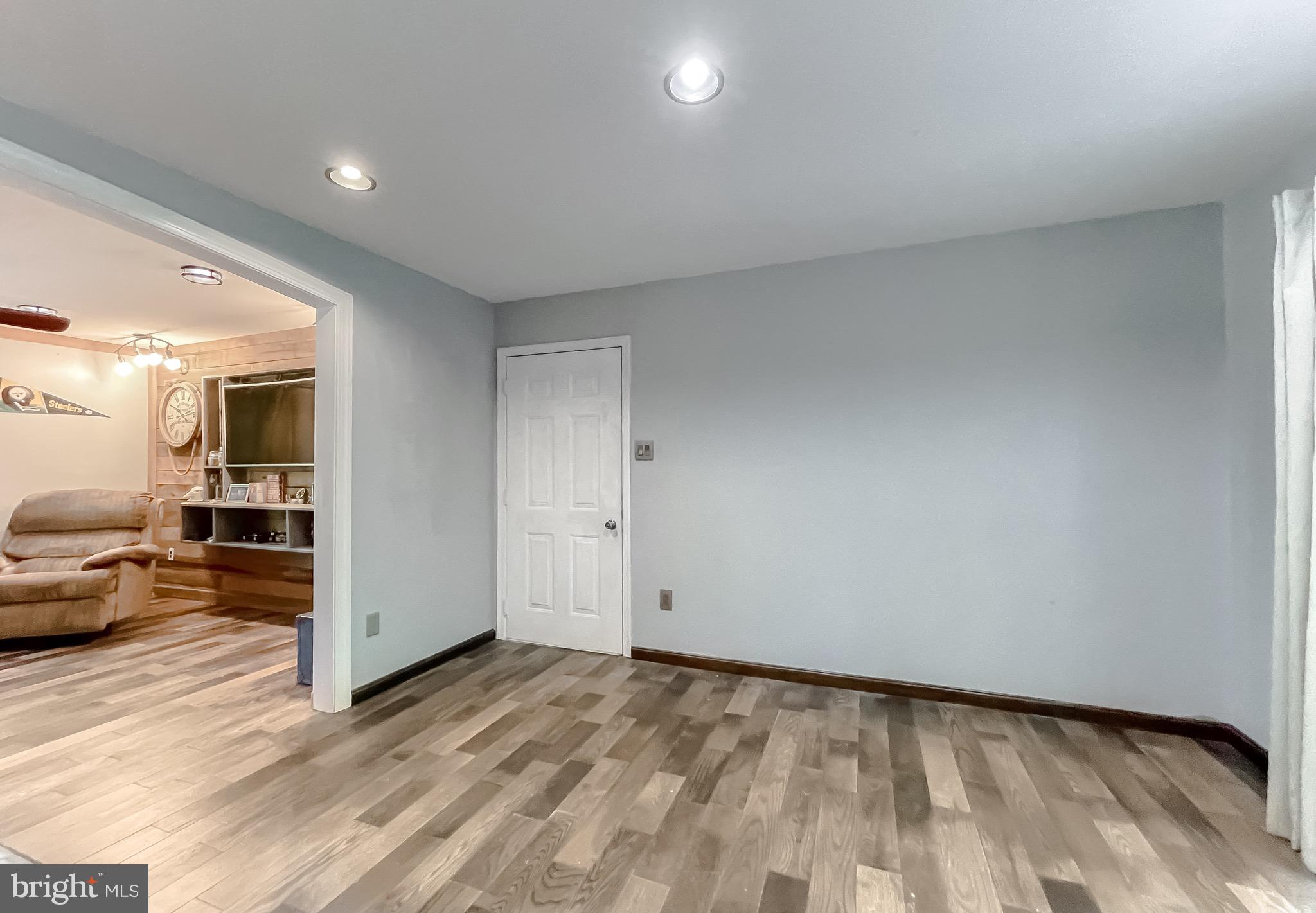 HUNTING QUARTERS - Residential