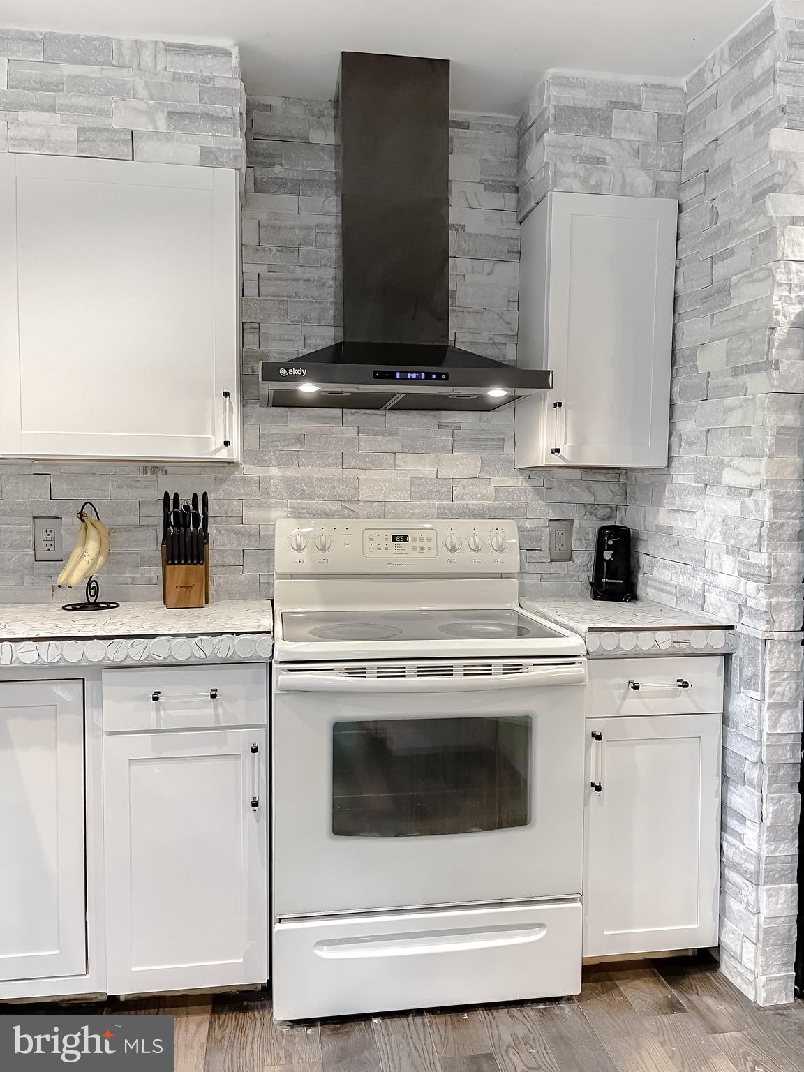 HUNTING QUARTERS - Residential