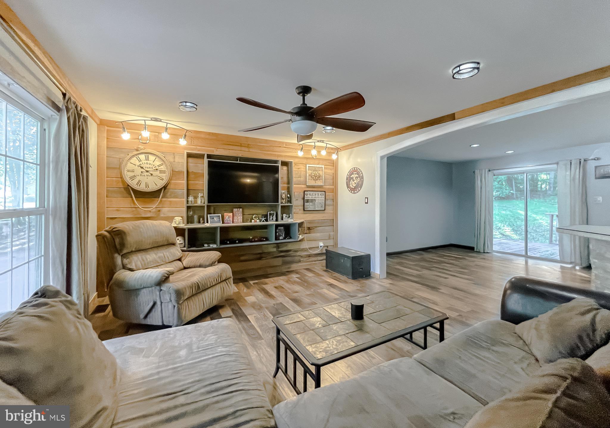 HUNTING QUARTERS - Residential