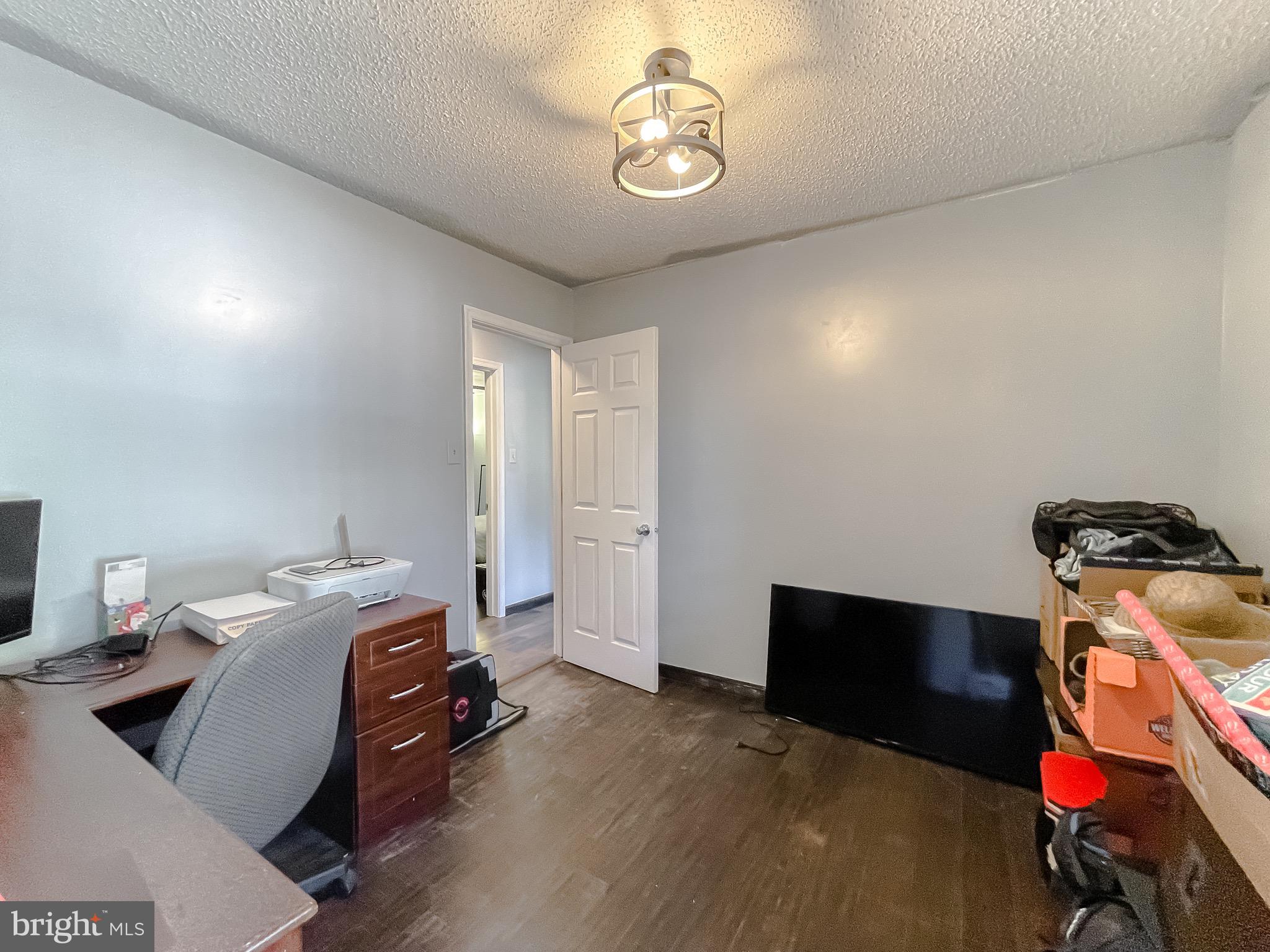 HUNTING QUARTERS - Residential