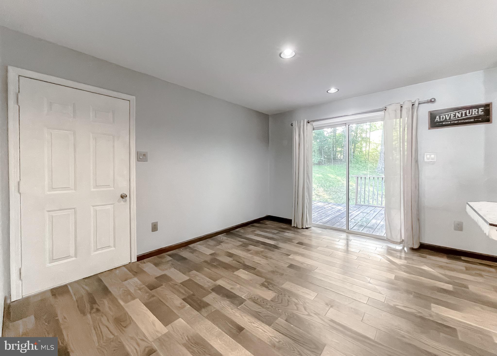 HUNTING QUARTERS - Residential