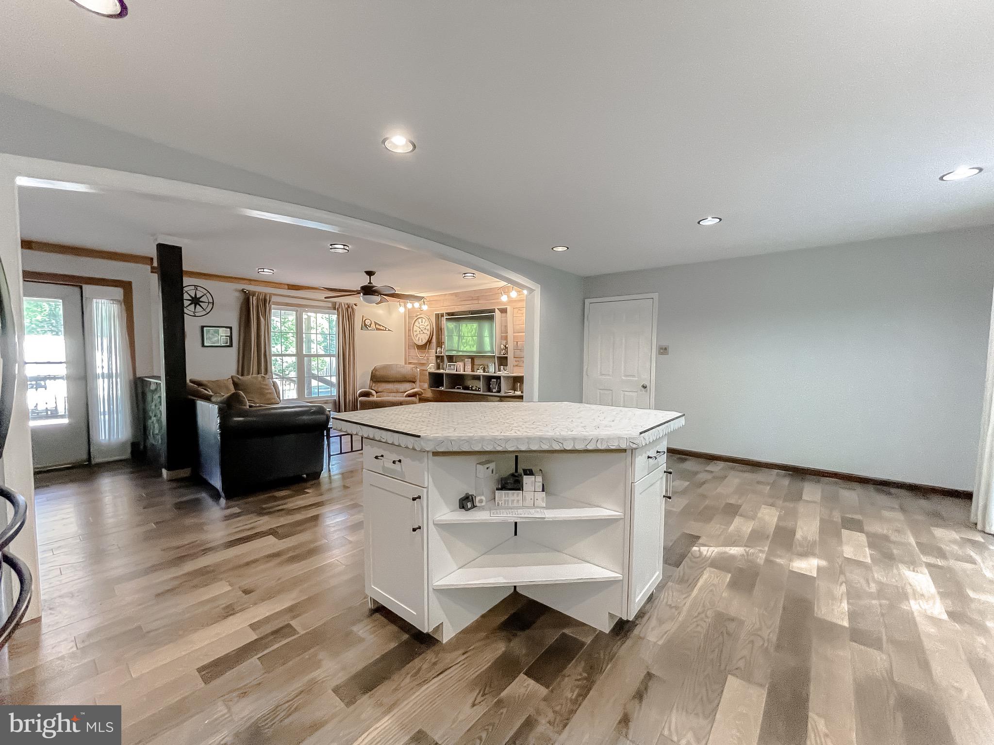 HUNTING QUARTERS - Residential