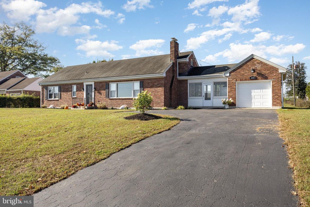 Photo of 225 Hillside Terrace, YORK, PA 17408 (MLS # PAYK2091012)