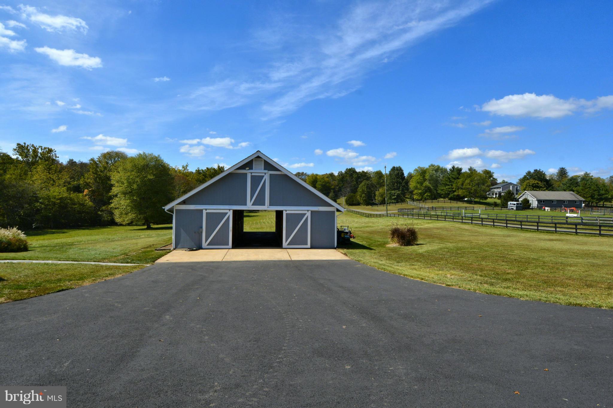 POMPS FARM ESTATES - Farm